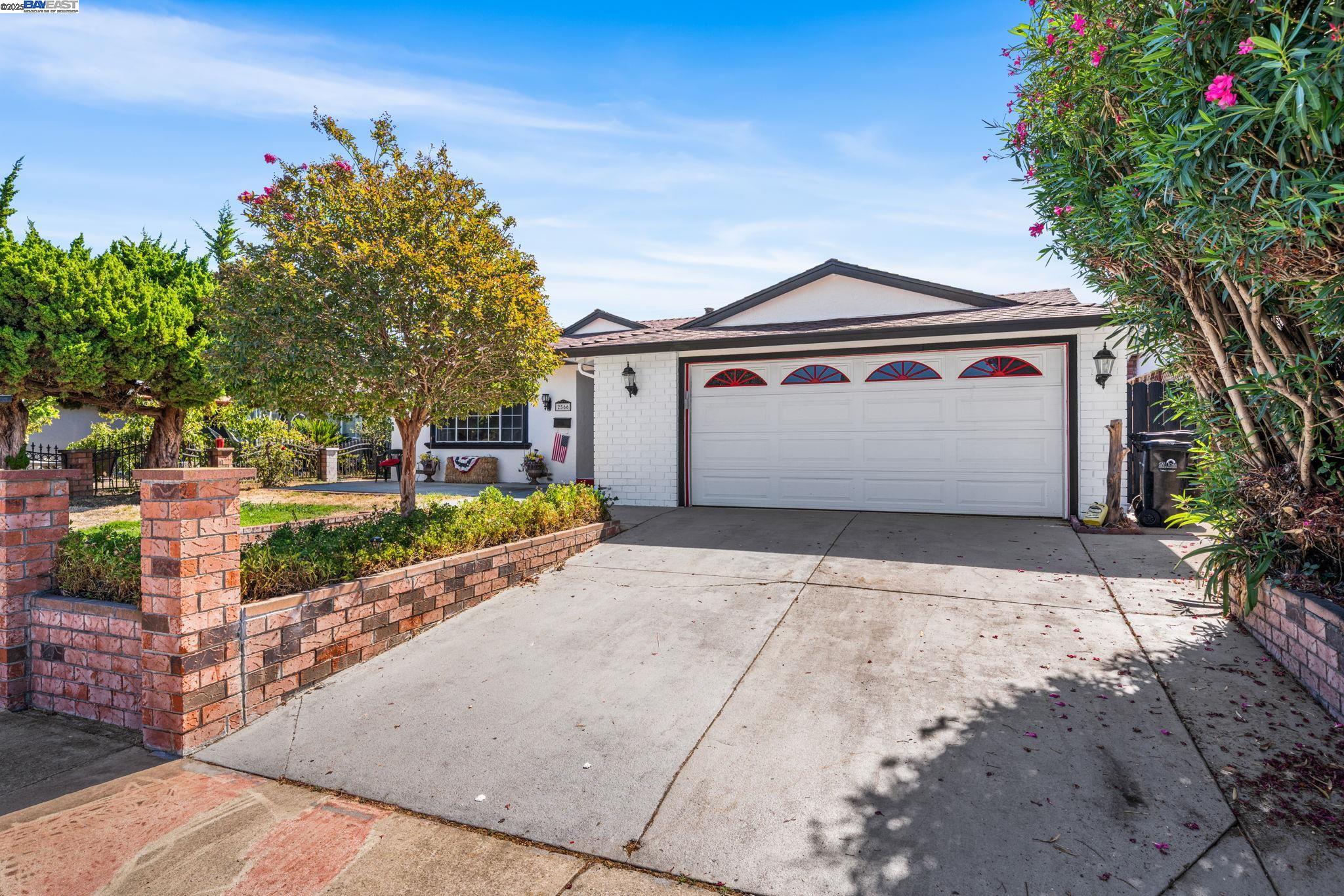 Detail Gallery Image 7 of 41 For 2566 Boren Dr, San Jose,  CA 95121 - 3 Beds | 2 Baths