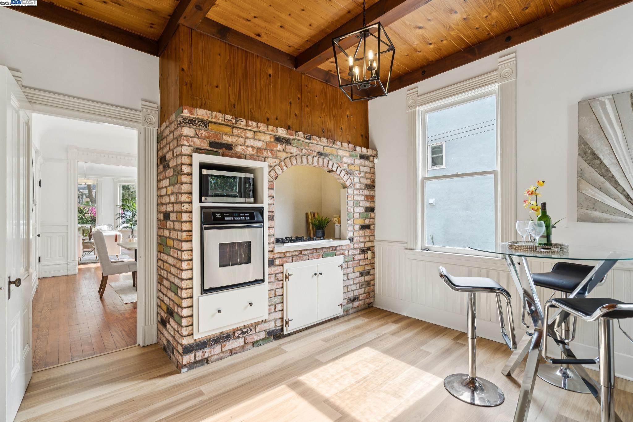 Detail Gallery Image 19 of 56 For 2120 Encinal Ave, Alameda,  CA 94501 - 8 Beds | 4/1 Baths