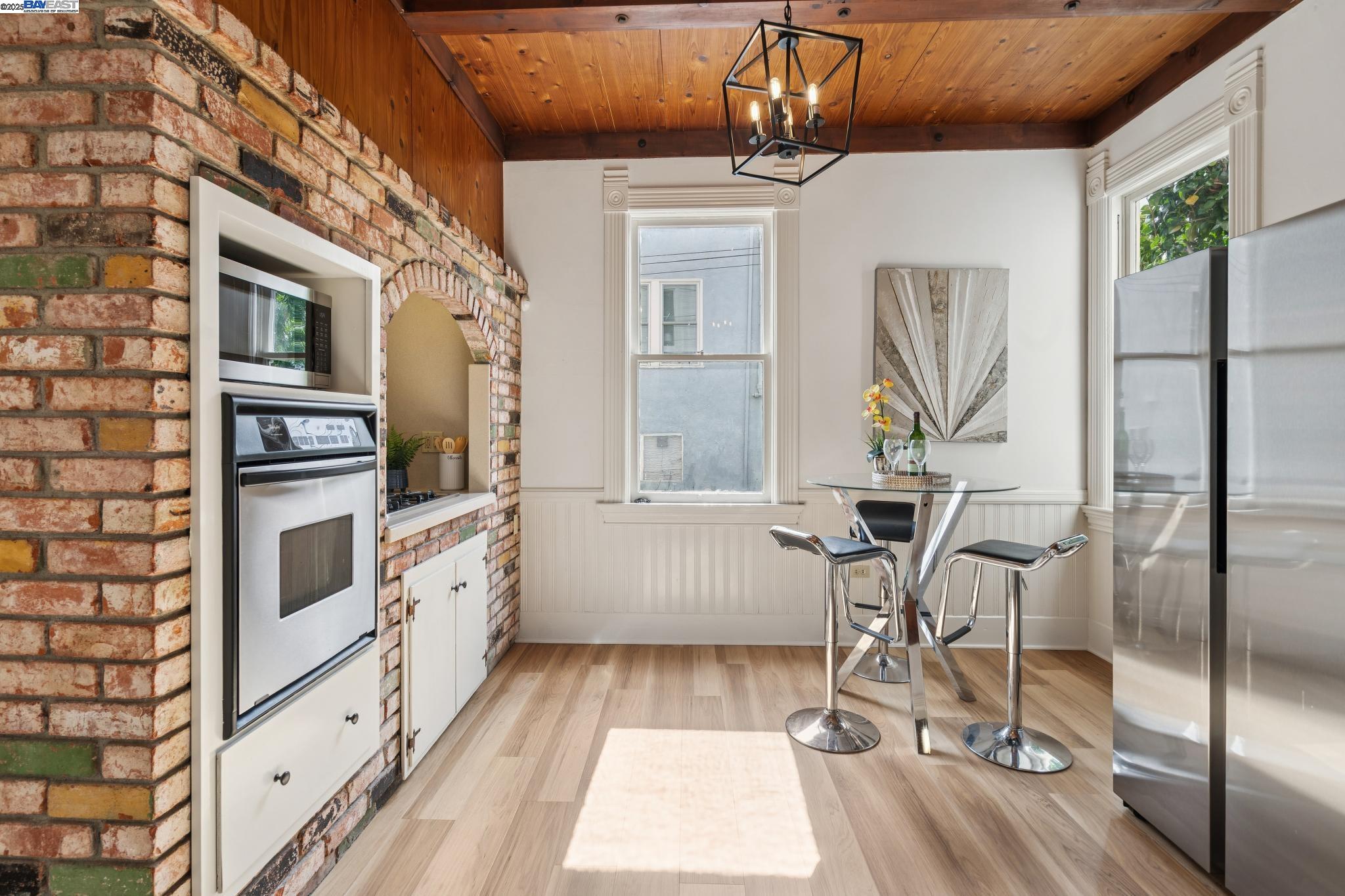 Detail Gallery Image 20 of 56 For 2120 Encinal Ave, Alameda,  CA 94501 - 8 Beds | 4/1 Baths