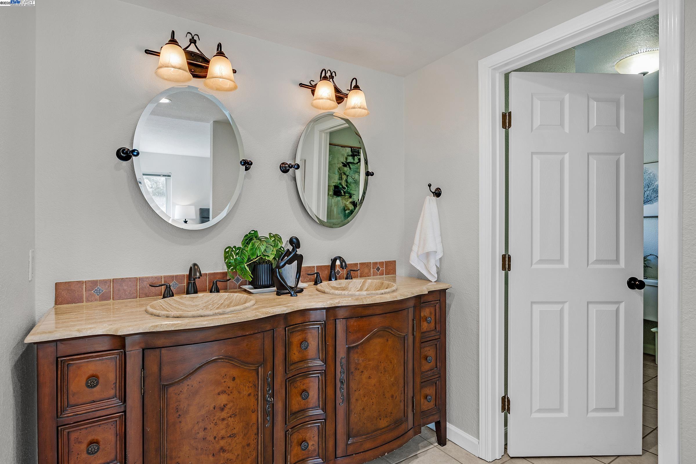 Detail Gallery Image 18 of 48 For 651 Derbyshire Place, Danville,  CA 94526 - 5 Beds | 3 Baths