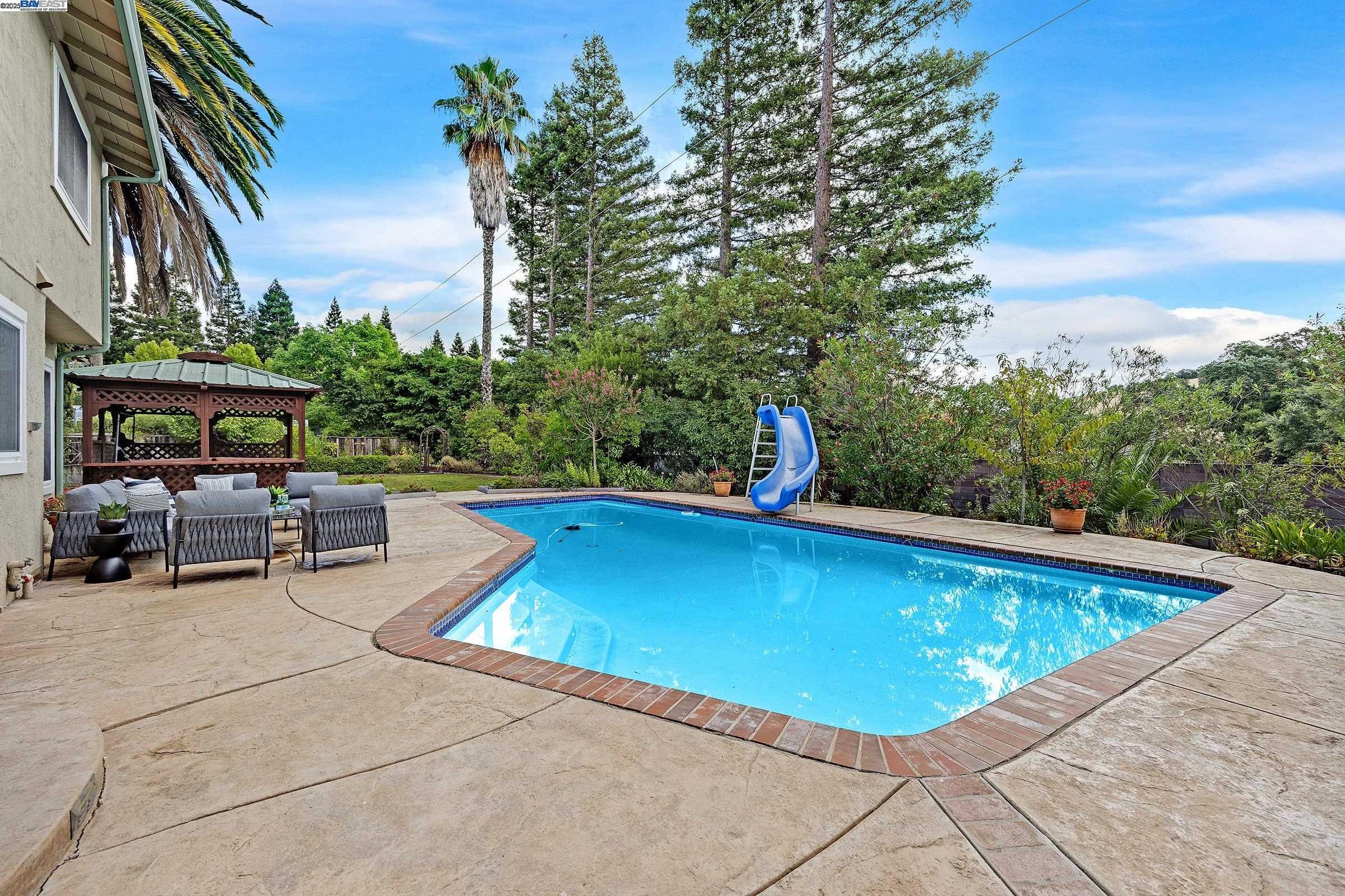 Detail Gallery Image 22 of 48 For 651 Derbyshire Place, Danville,  CA 94526 - 5 Beds | 3 Baths