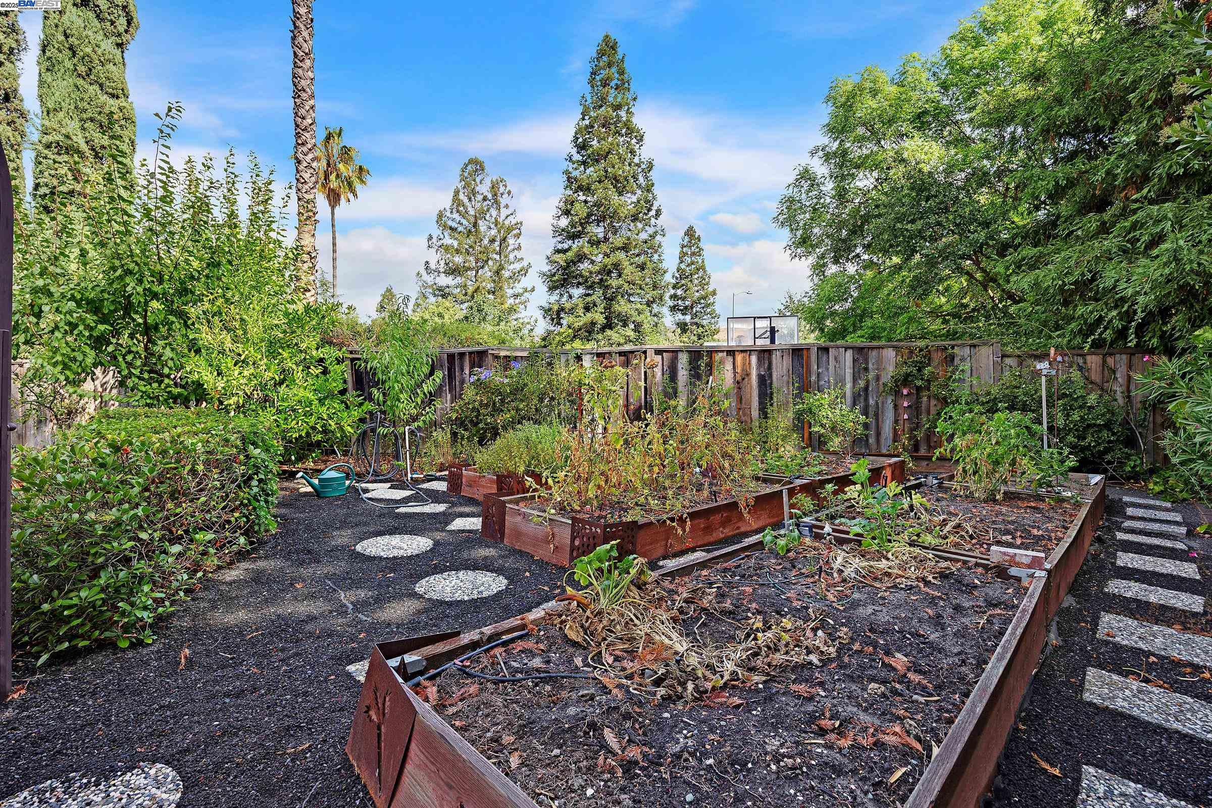 Detail Gallery Image 30 of 48 For 651 Derbyshire Place, Danville,  CA 94526 - 5 Beds | 3 Baths