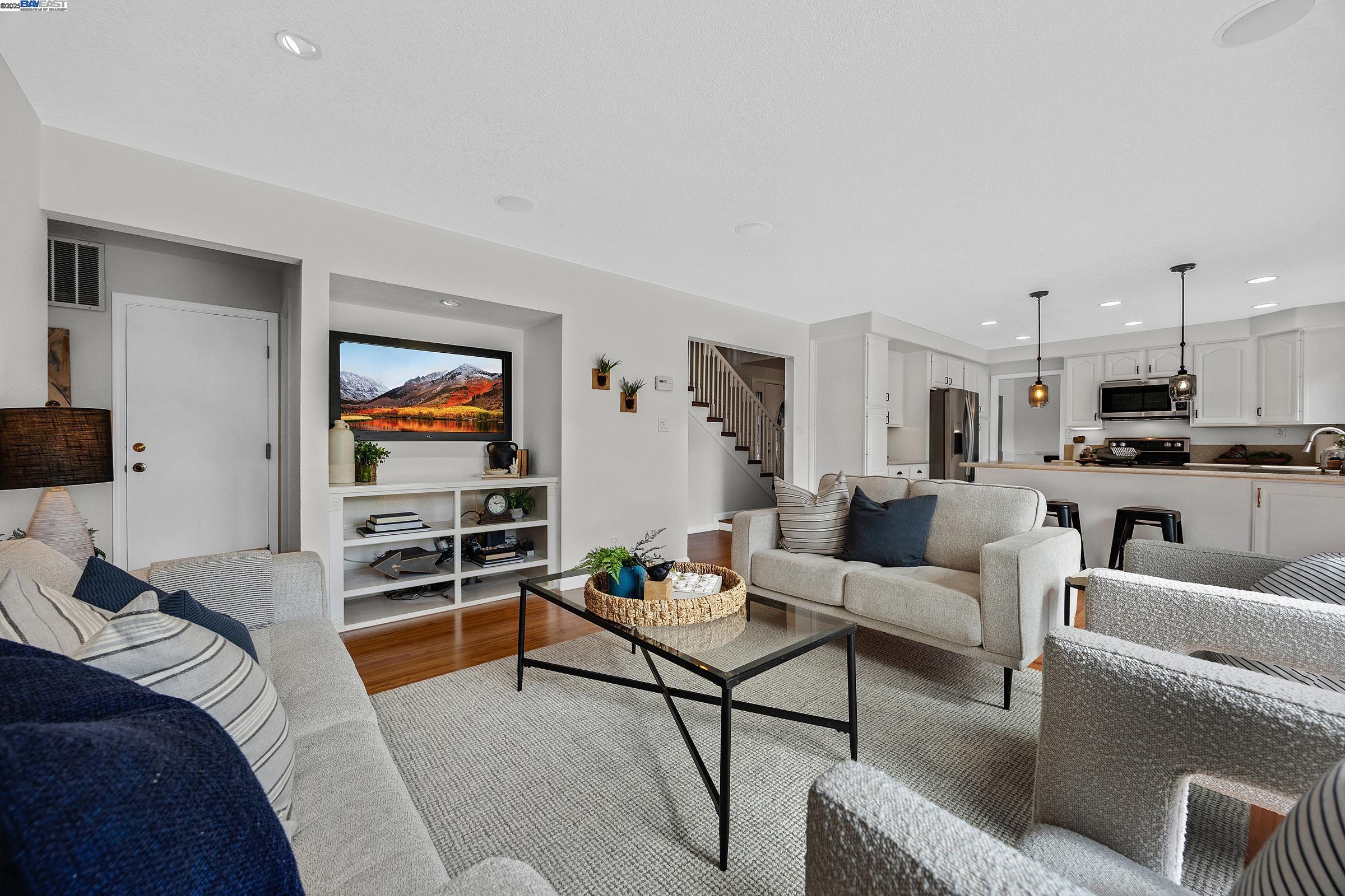 Detail Gallery Image 4 of 48 For 651 Derbyshire Place, Danville,  CA 94526 - 5 Beds | 3 Baths