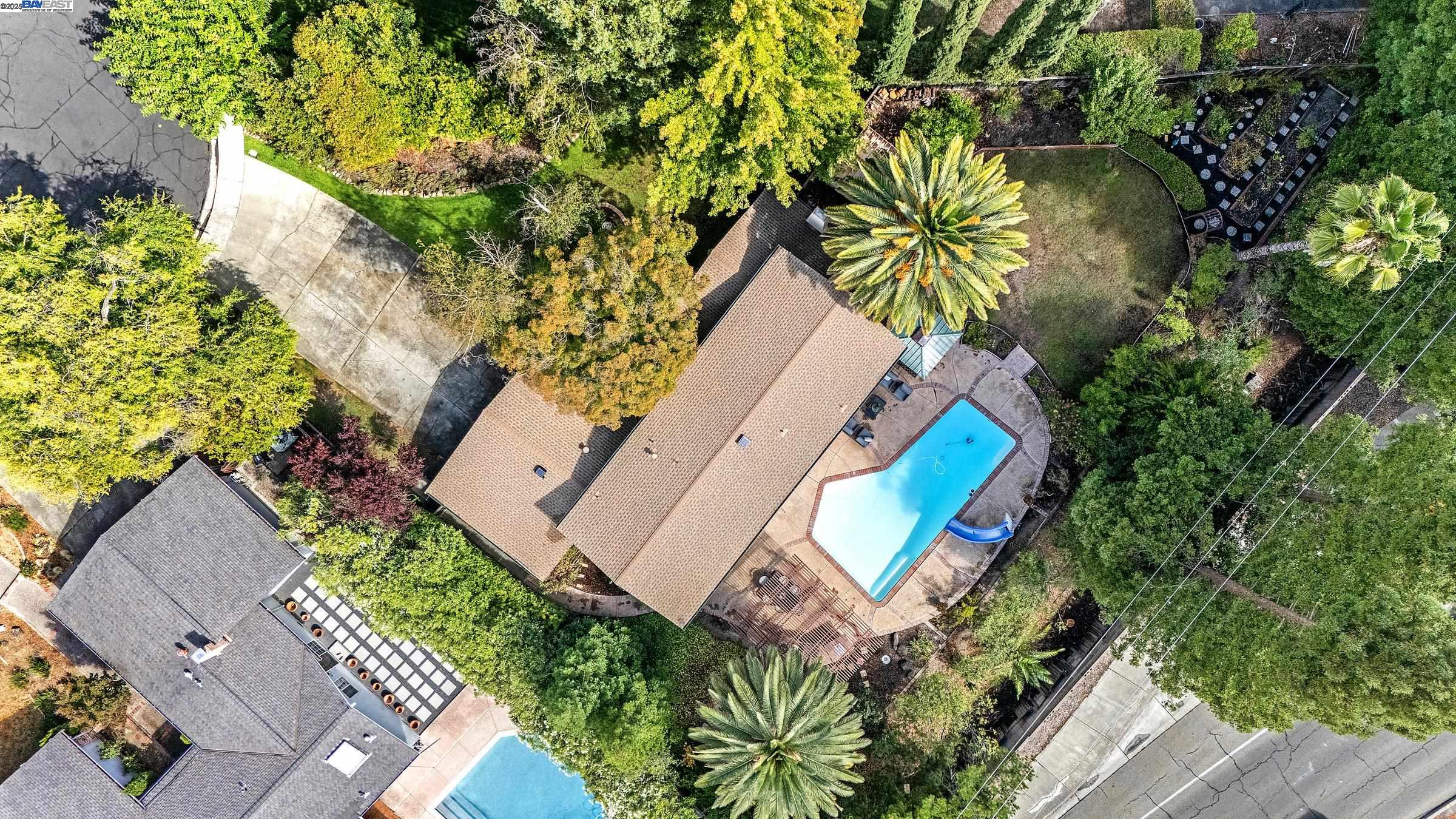 Detail Gallery Image 31 of 48 For 651 Derbyshire Place, Danville,  CA 94526 - 5 Beds | 3 Baths