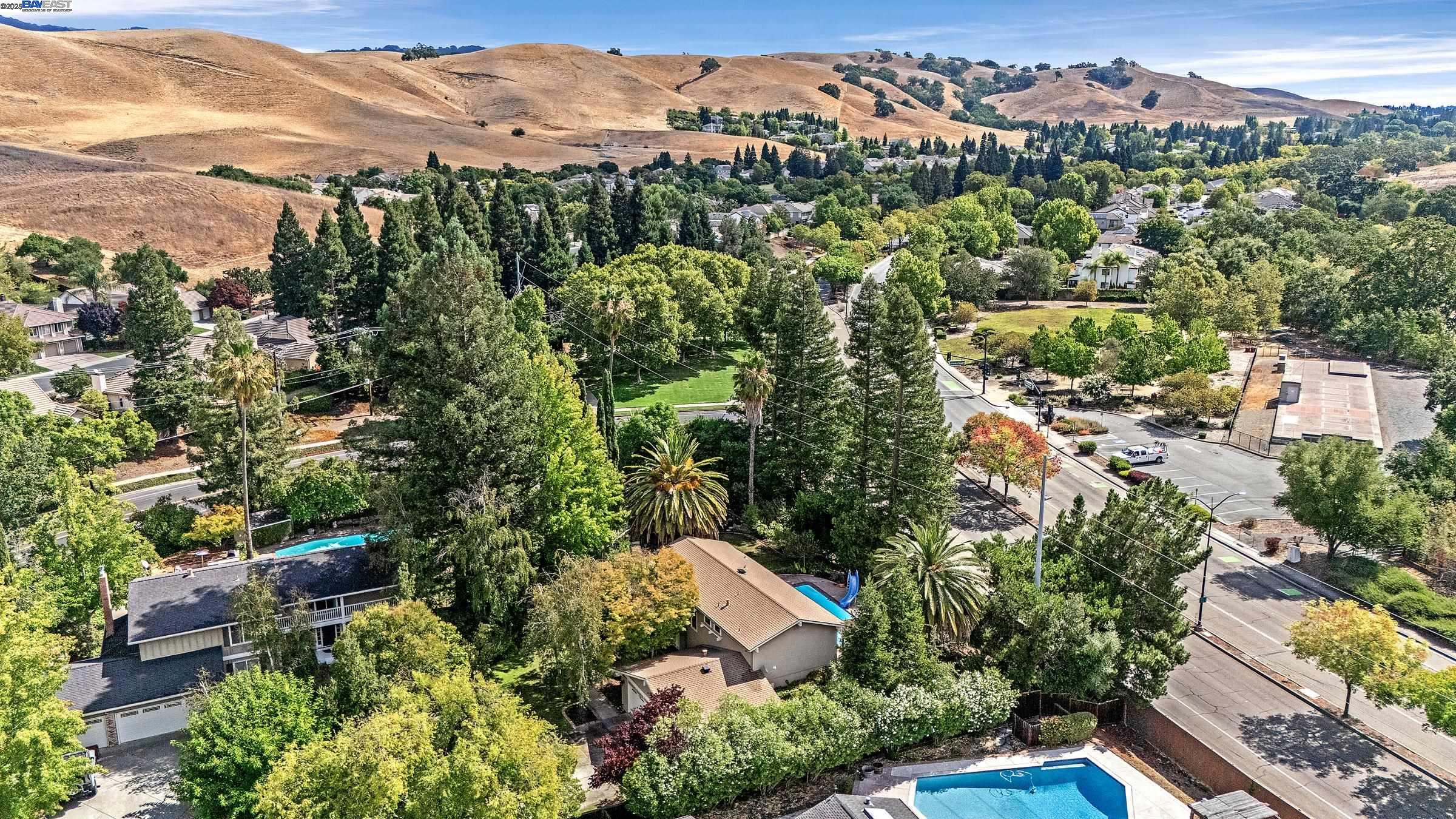 Detail Gallery Image 32 of 48 For 651 Derbyshire Place, Danville,  CA 94526 - 5 Beds | 3 Baths