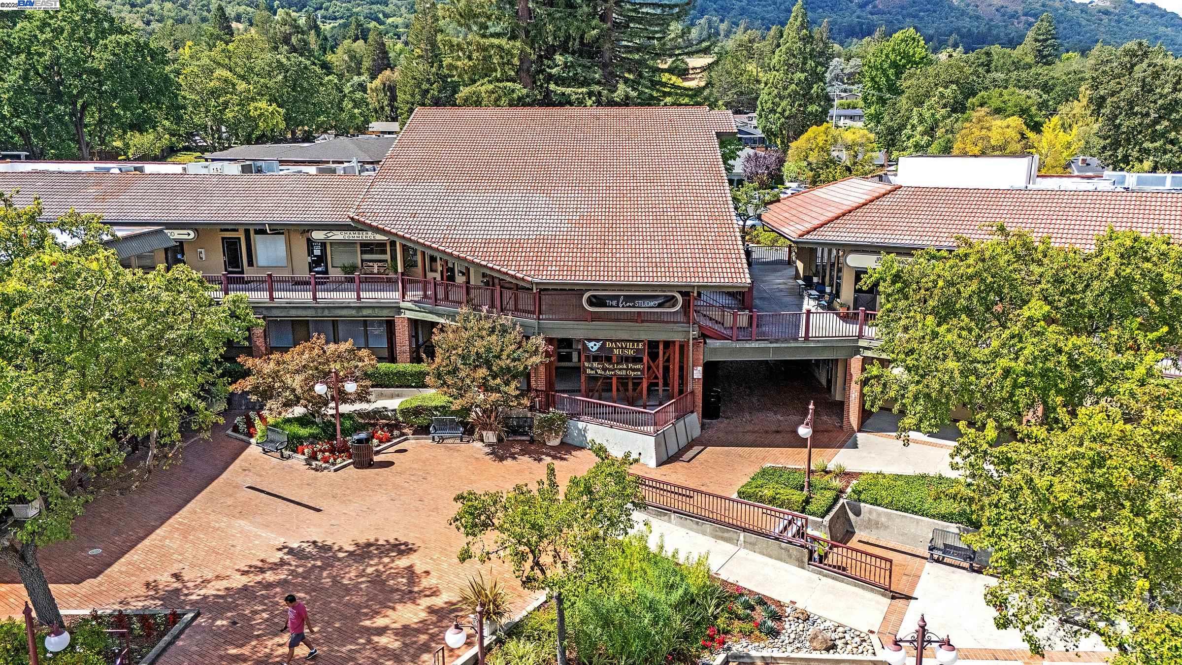 Detail Gallery Image 39 of 48 For 651 Derbyshire Place, Danville,  CA 94526 - 5 Beds | 3 Baths