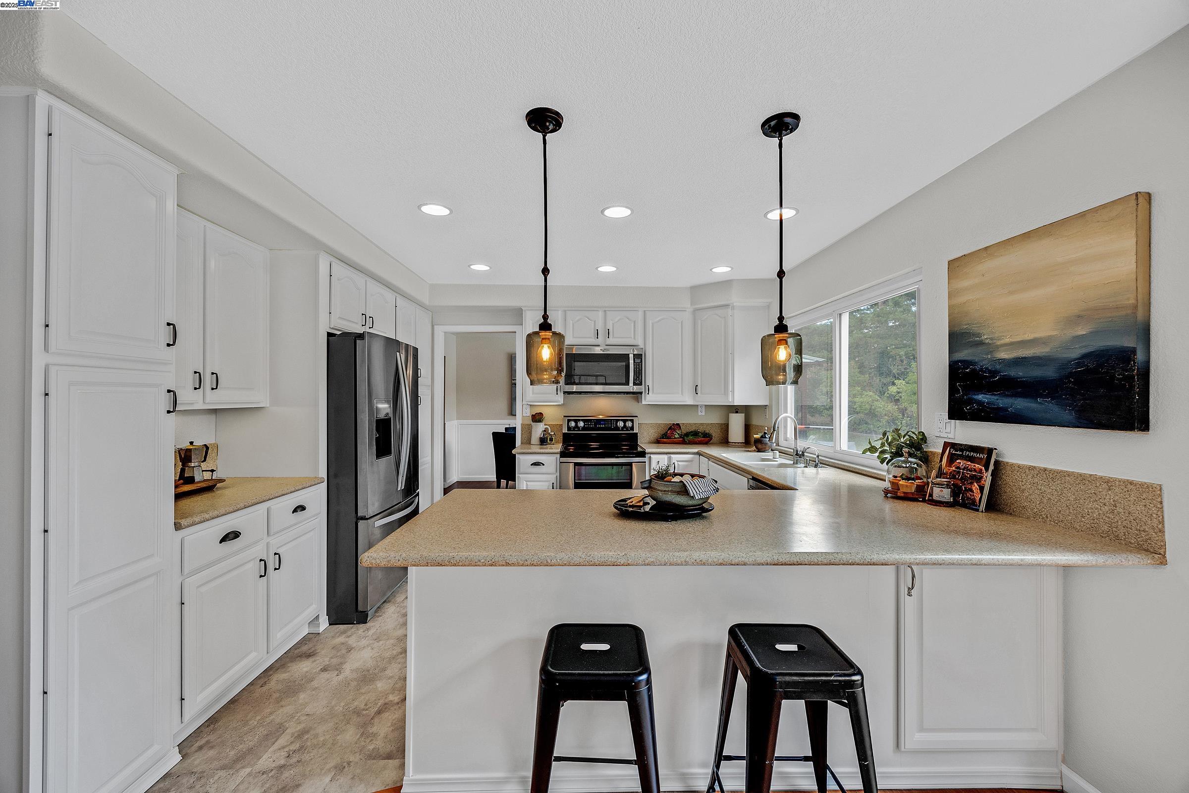 Detail Gallery Image 10 of 48 For 651 Derbyshire Place, Danville,  CA 94526 - 5 Beds | 3 Baths