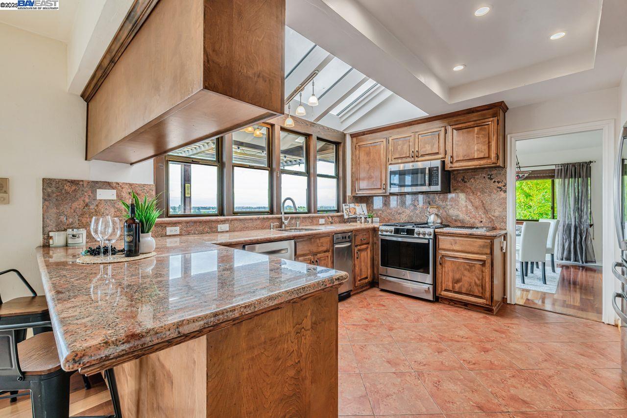 Detail Gallery Image 16 of 60 For 31865 Chicoine Ave, Hayward,  CA 94544 - 3 Beds | 2/1 Baths