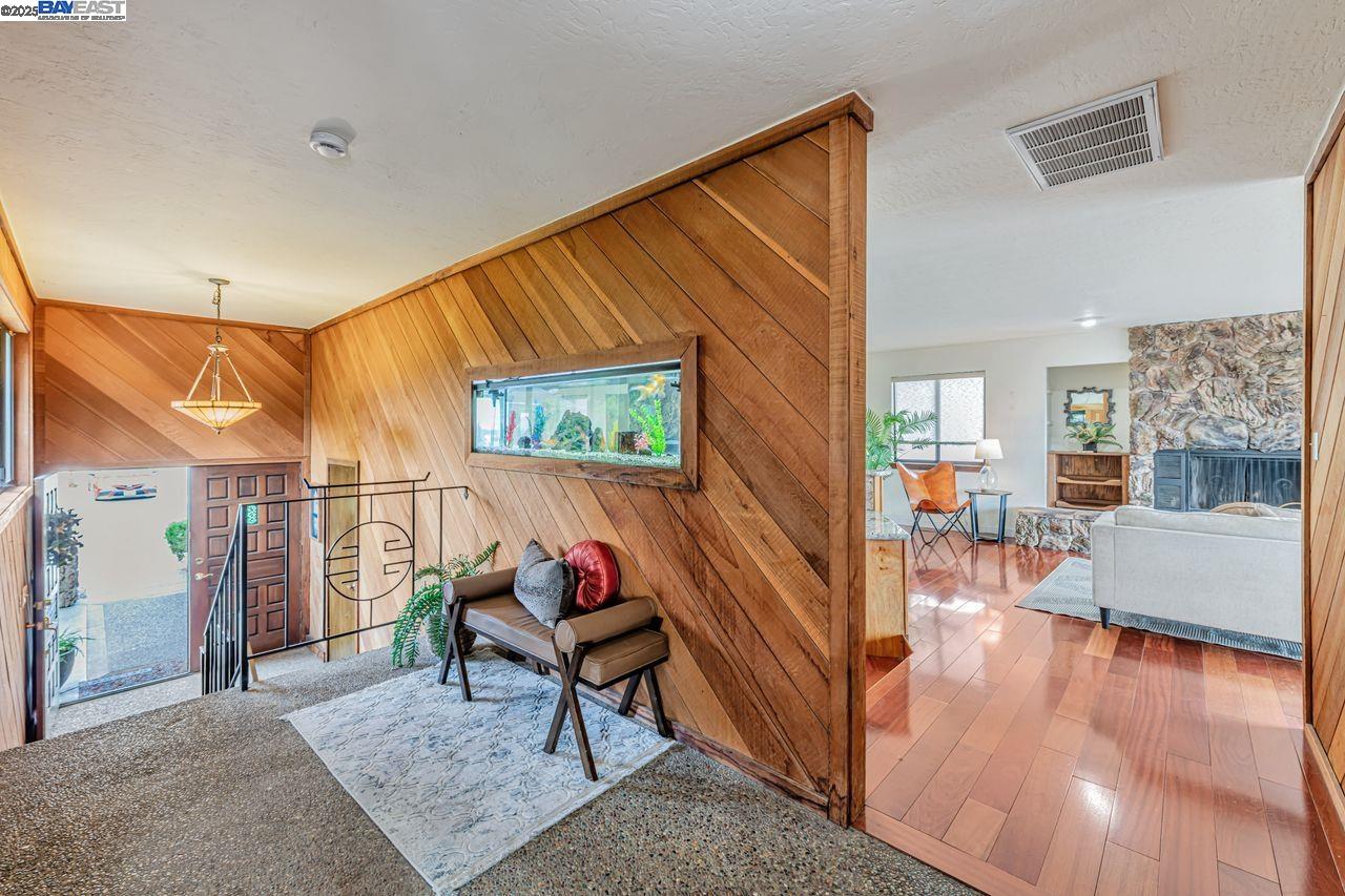Detail Gallery Image 10 of 60 For 31865 Chicoine Ave, Hayward,  CA 94544 - 3 Beds | 2/1 Baths