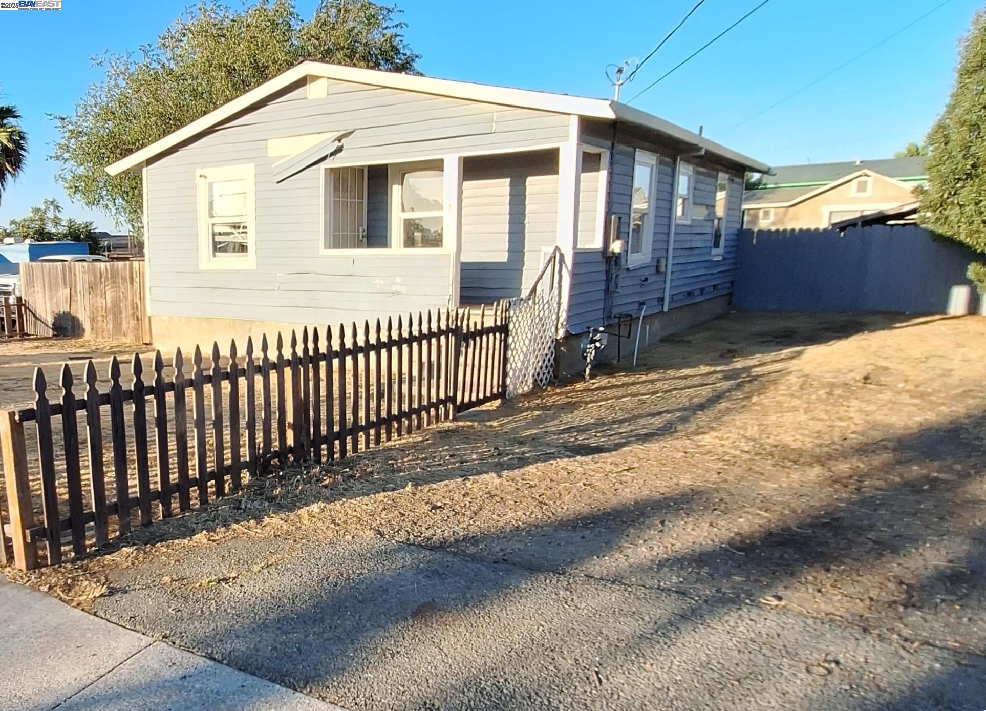 Front Image Thumbnail for BE41111116