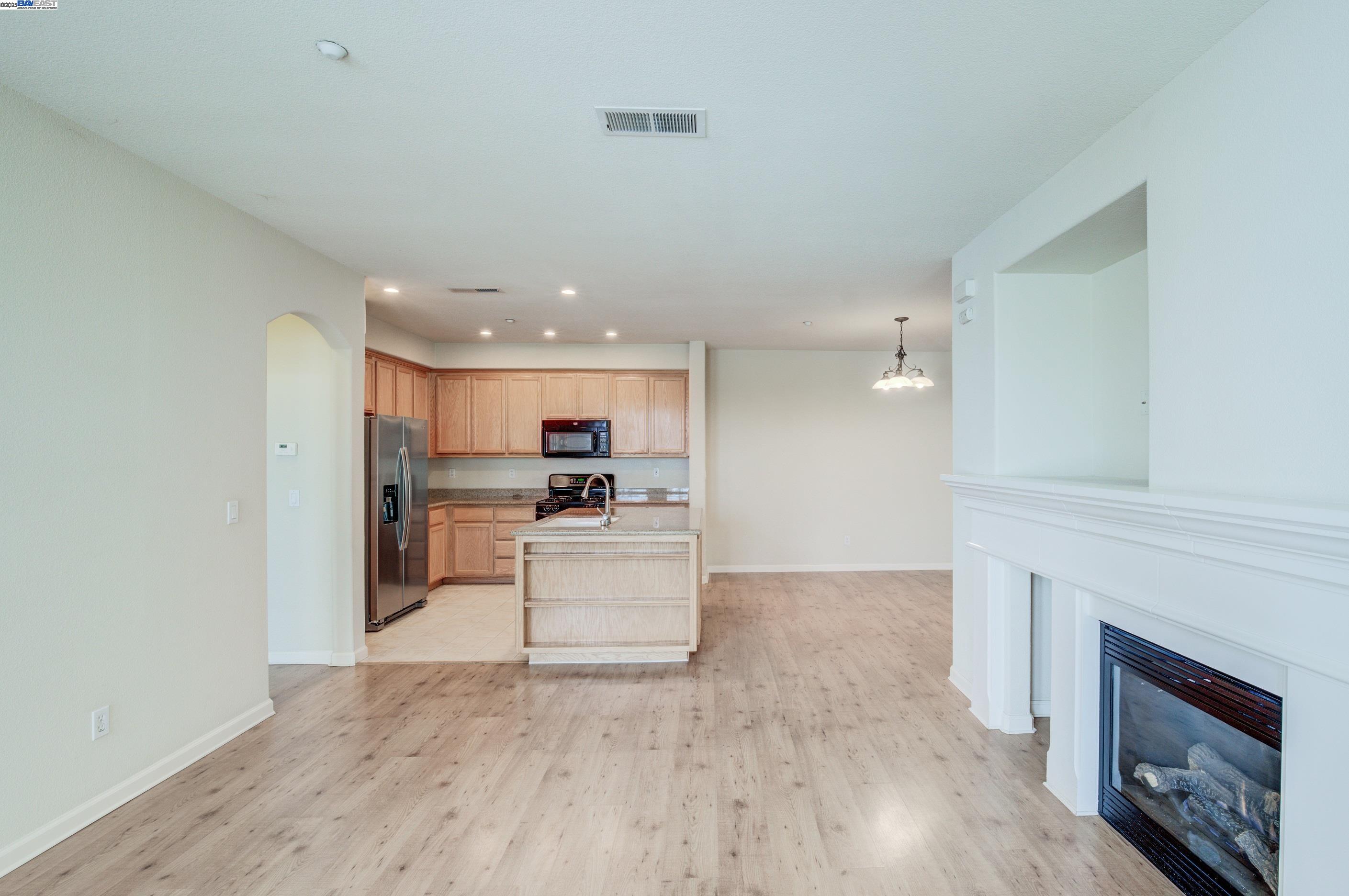 Photo #8: 41111118 Listing: Photo #8