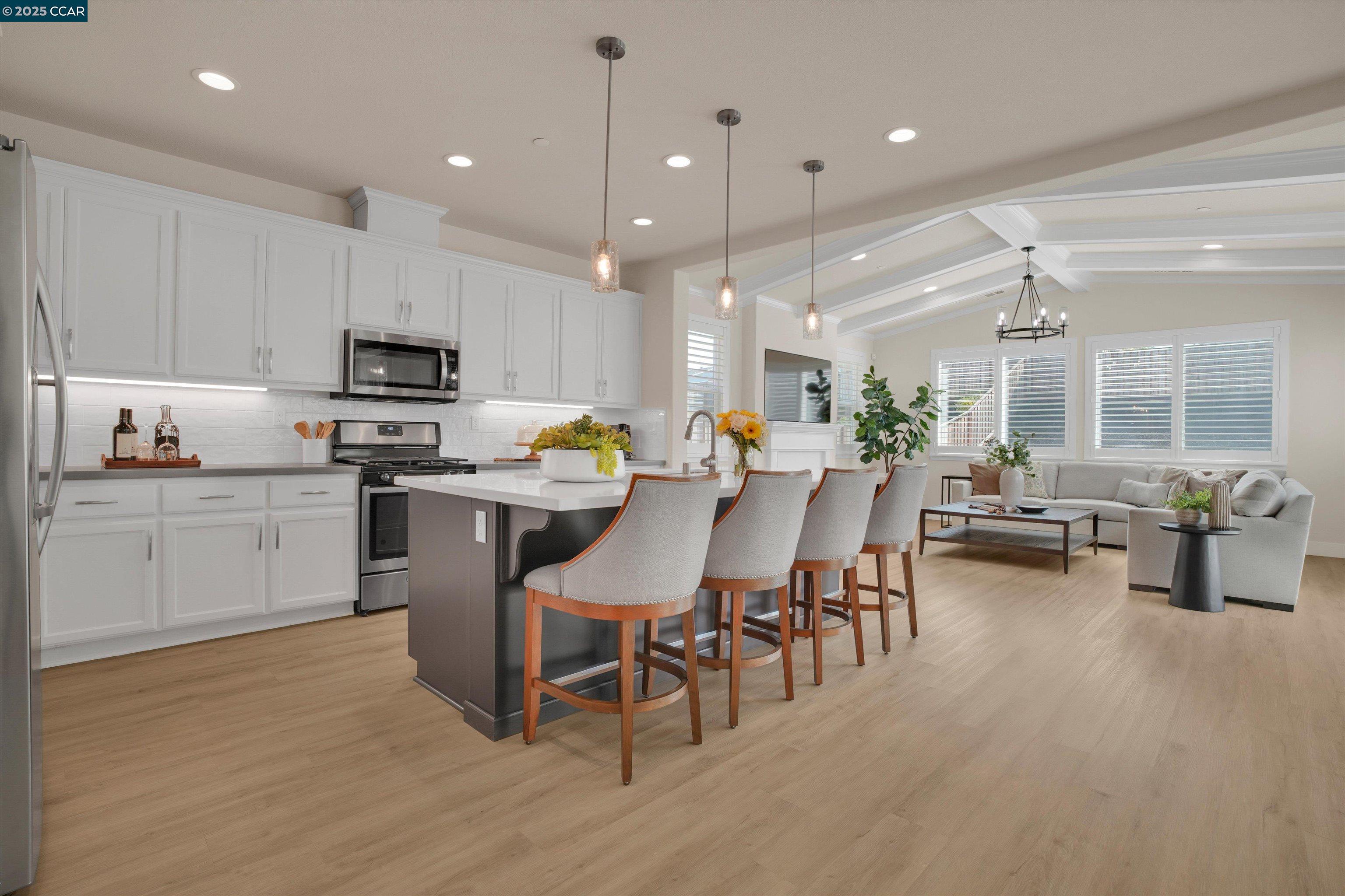 Detail Gallery Image 4 of 43 For 5498 Monte Vista Way, Antioch,  CA 94531 - 4 Beds | 3/1 Baths
