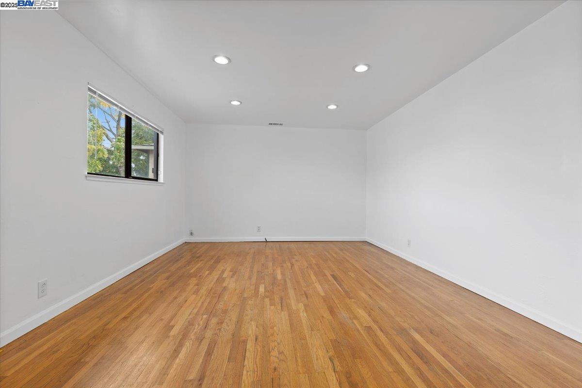 Detail Gallery Image 9 of 30 For 19650 San Miguel Ave, Castro Valley,  CA 94546 - 3 Beds | 2 Baths