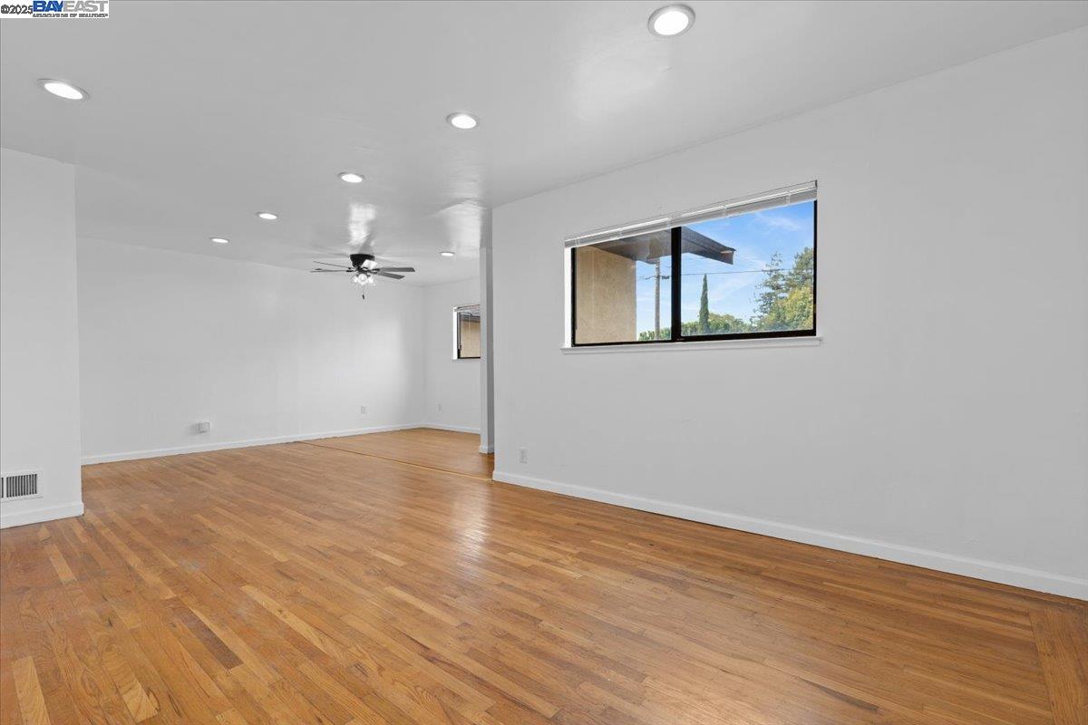 Detail Gallery Image 10 of 30 For 19650 San Miguel Ave, Castro Valley,  CA 94546 - 3 Beds | 2 Baths