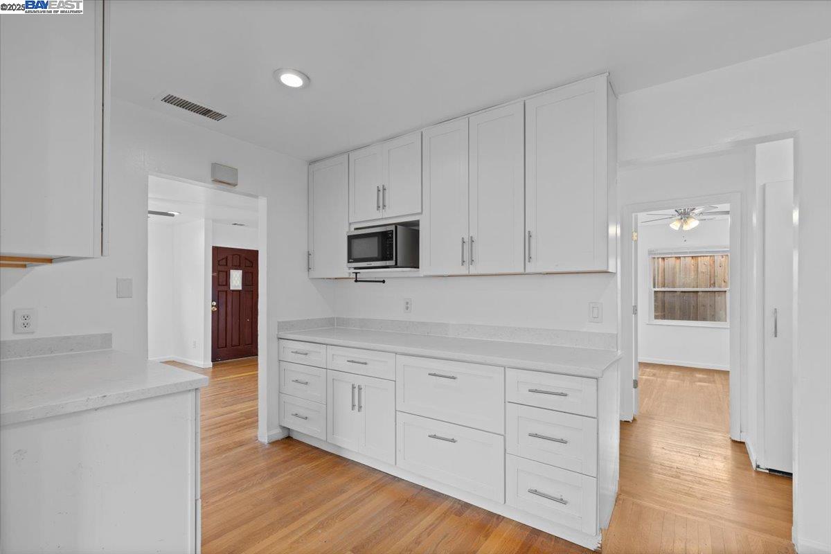 Detail Gallery Image 12 of 30 For 19650 San Miguel Ave, Castro Valley,  CA 94546 - 3 Beds | 2 Baths