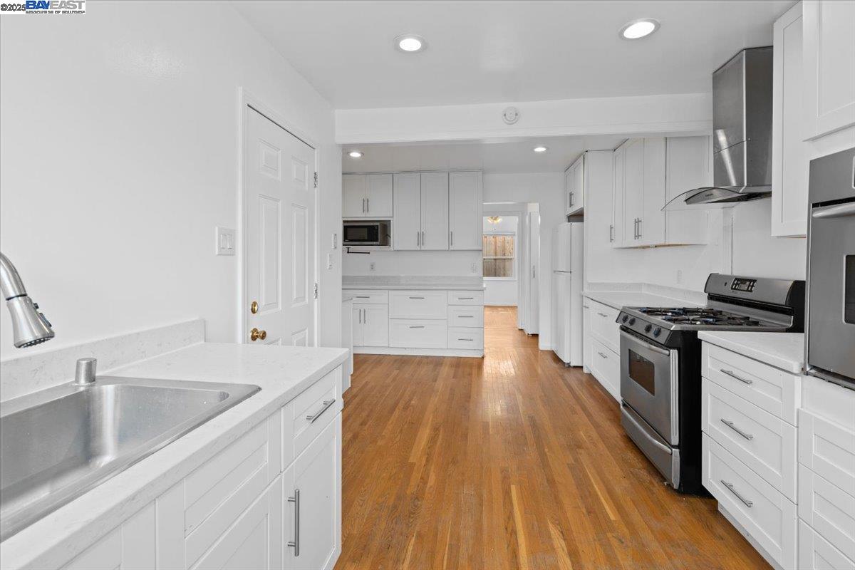 Detail Gallery Image 14 of 30 For 19650 San Miguel Ave, Castro Valley,  CA 94546 - 3 Beds | 2 Baths