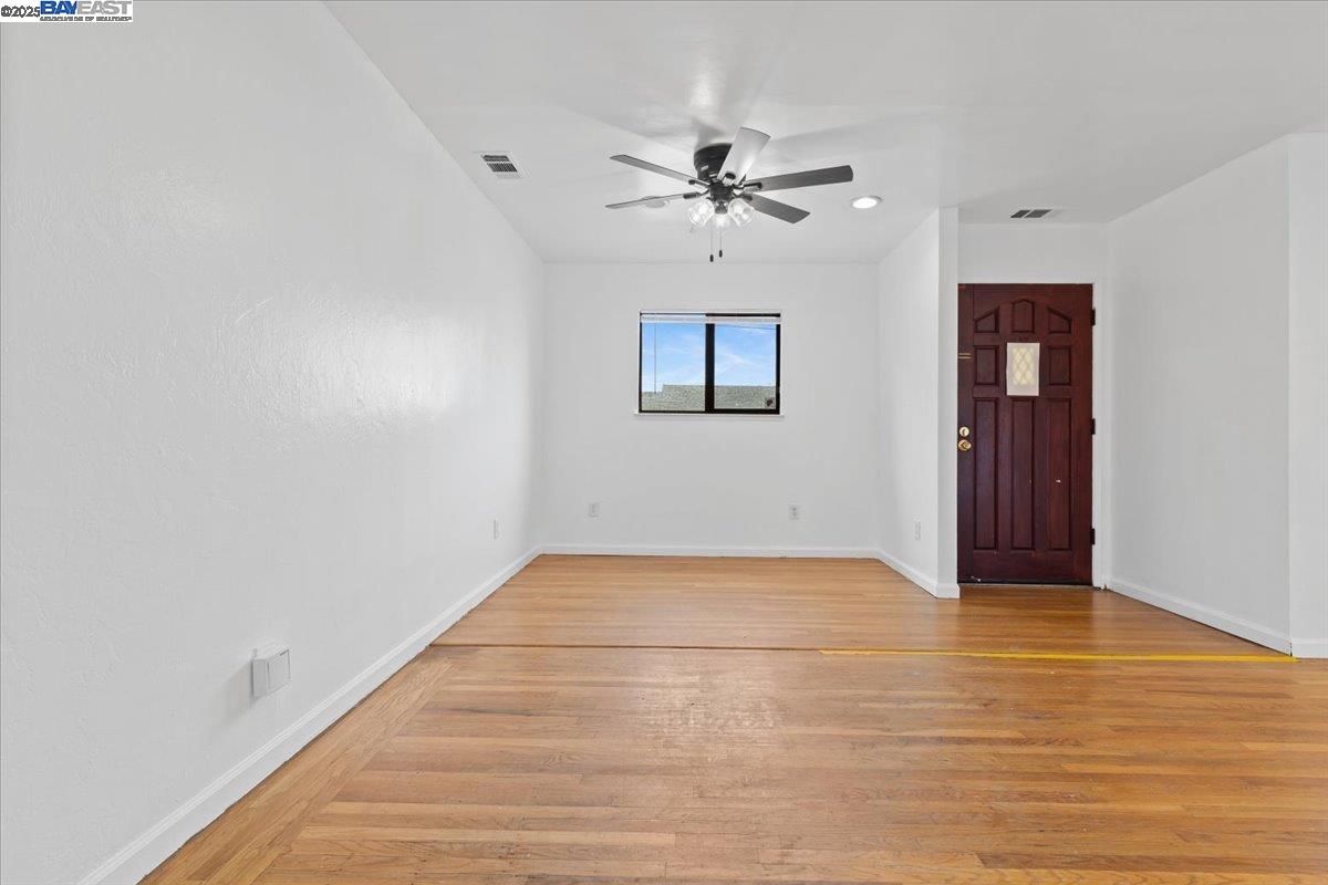 Detail Gallery Image 5 of 30 For 19650 San Miguel Ave, Castro Valley,  CA 94546 - 3 Beds | 2 Baths