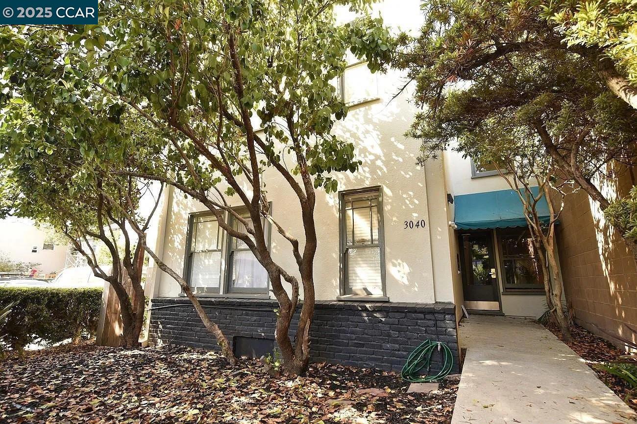 Detail Gallery Image 8 of 8 For 3040 Telegraph Ave #4,  Berkeley,  CA 94705 - 1 Beds | 1 Baths