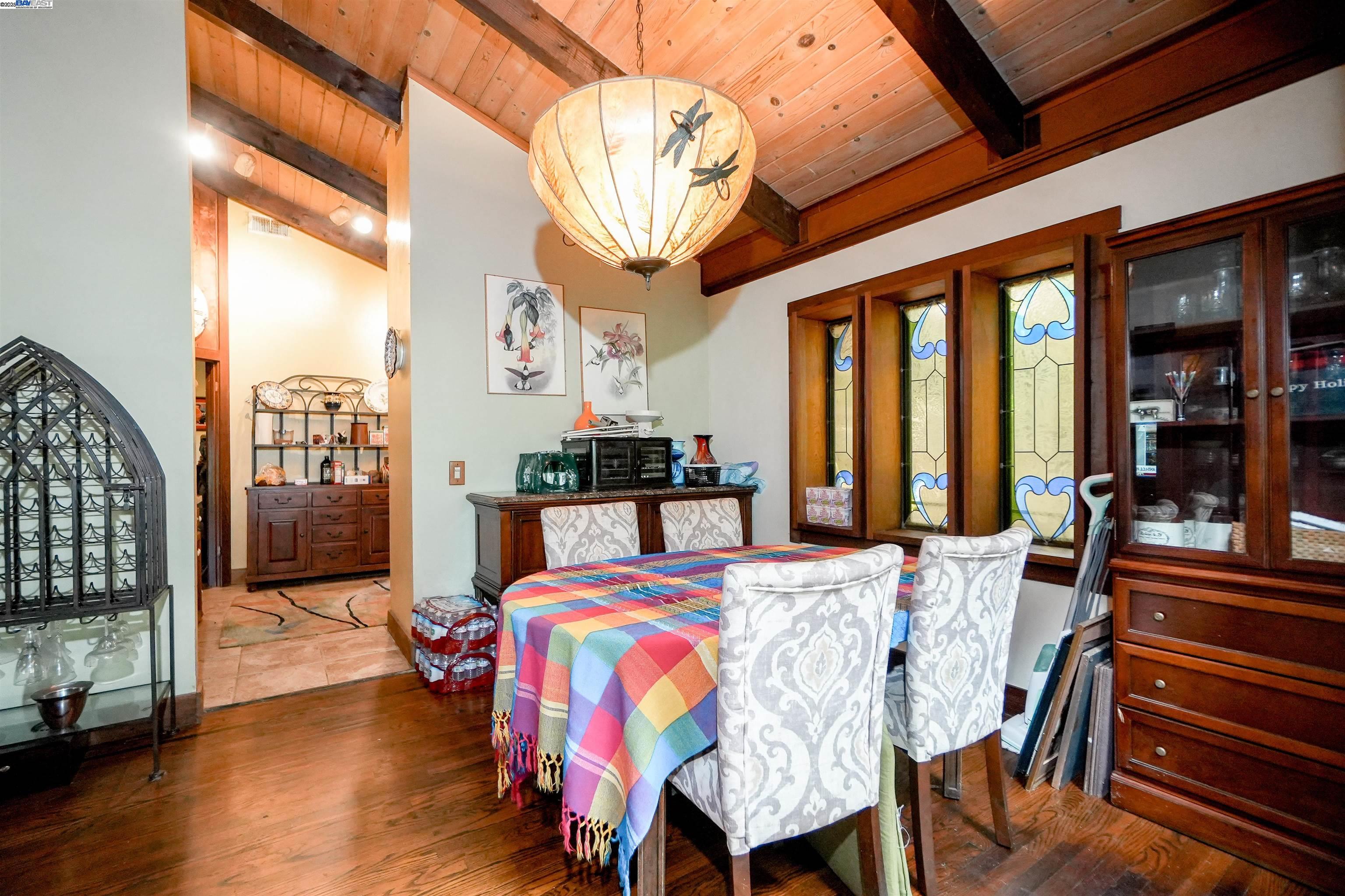 Detail Gallery Image 17 of 58 For 21 Red Rock Way, San Rafael,  CA 94903-3840 - 3 Beds | 2/1 Baths