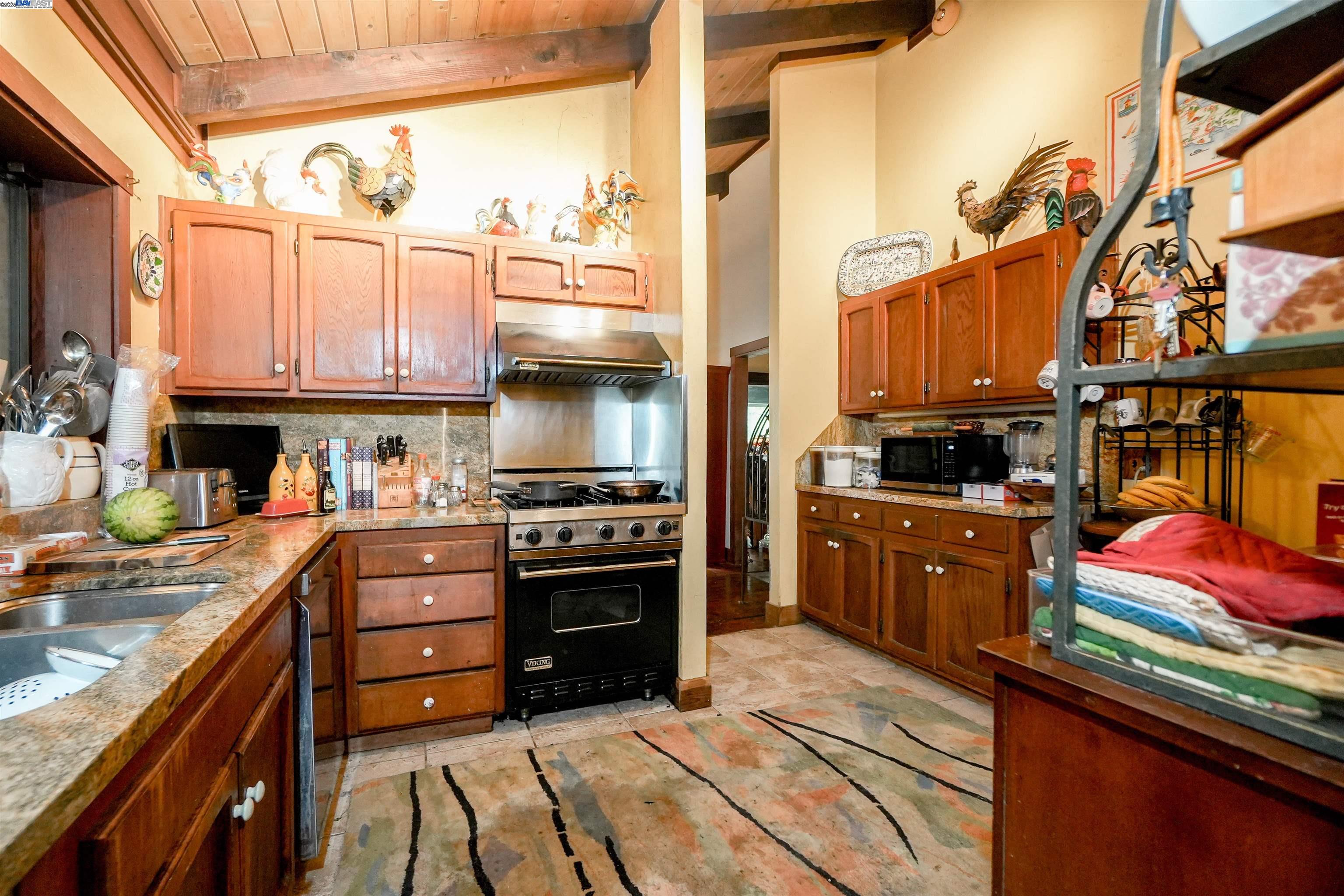 Detail Gallery Image 18 of 58 For 21 Red Rock Way, San Rafael,  CA 94903-3840 - 3 Beds | 2/1 Baths