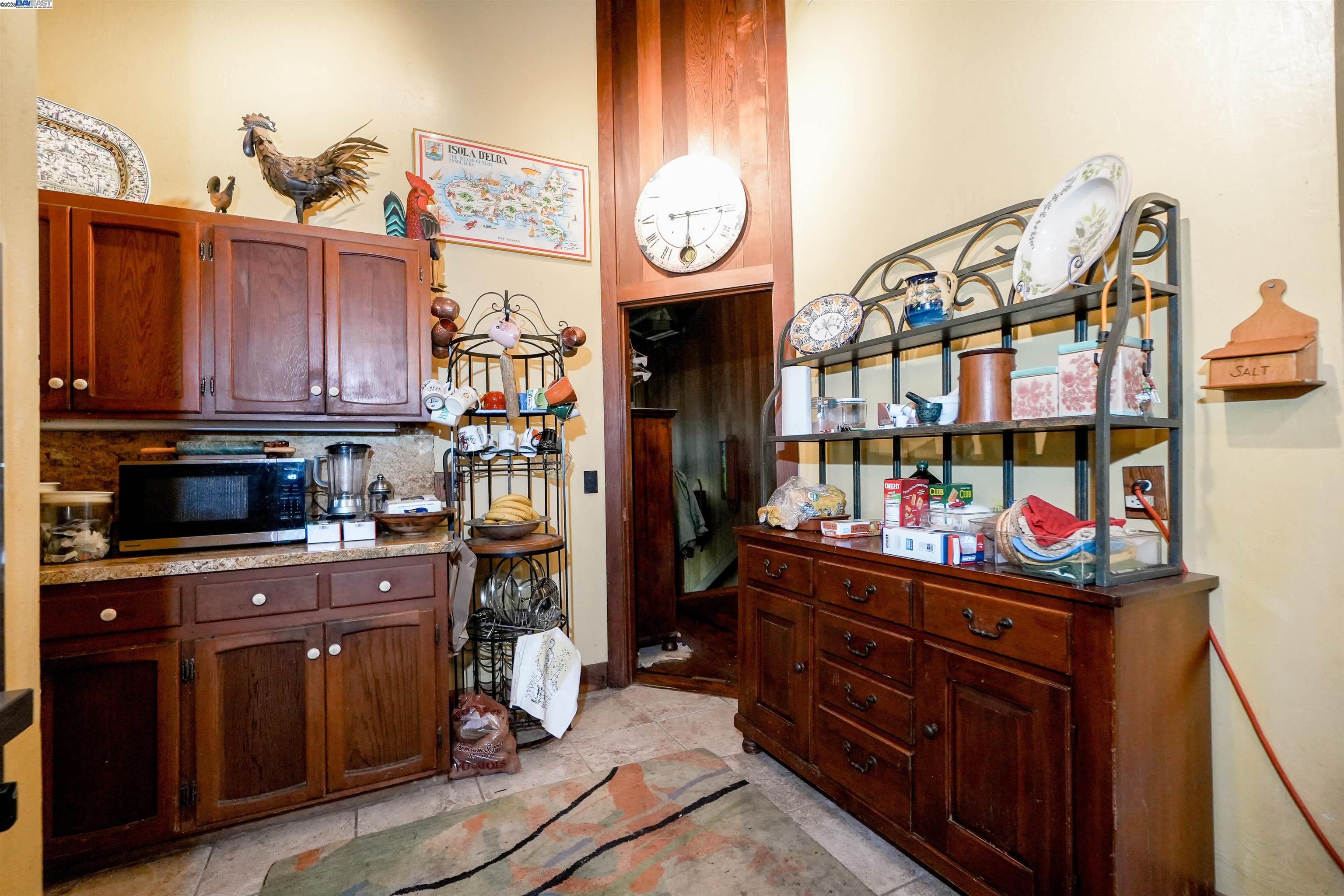 Detail Gallery Image 20 of 58 For 21 Red Rock Way, San Rafael,  CA 94903-3840 - 3 Beds | 2/1 Baths