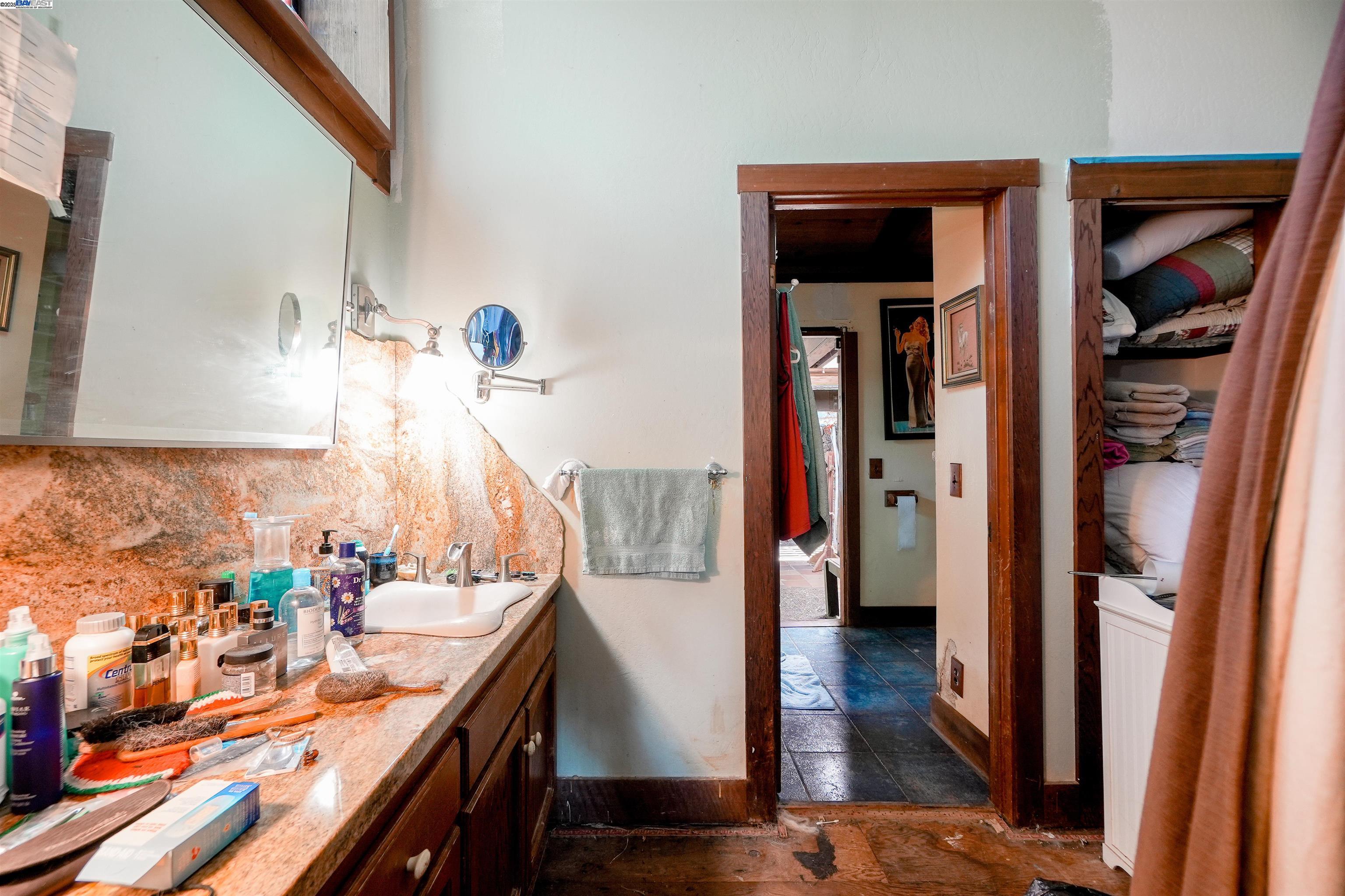 Detail Gallery Image 23 of 58 For 21 Red Rock Way, San Rafael,  CA 94903-3840 - 3 Beds | 2/1 Baths