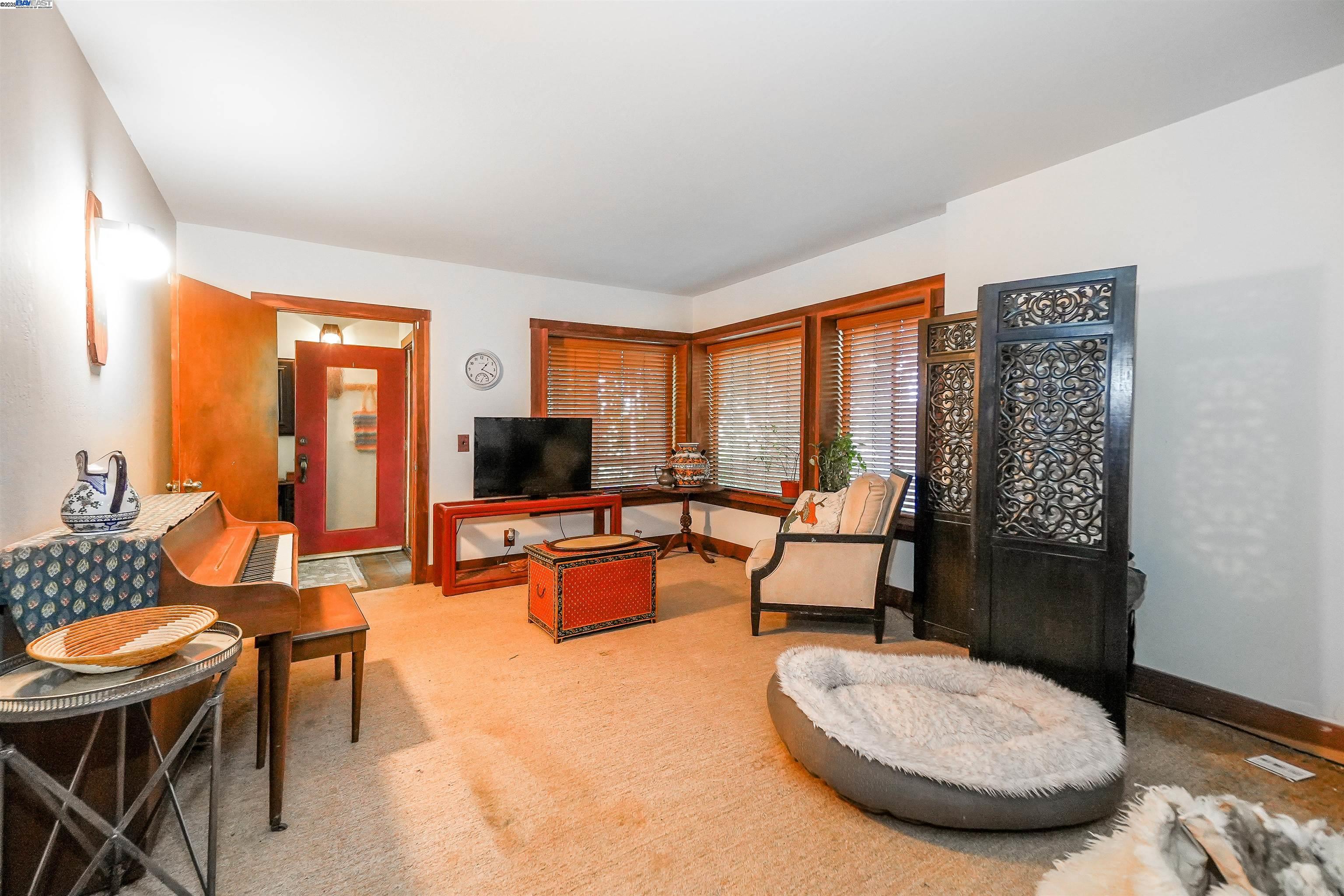 Detail Gallery Image 28 of 58 For 21 Red Rock Way, San Rafael,  CA 94903-3840 - 3 Beds | 2/1 Baths