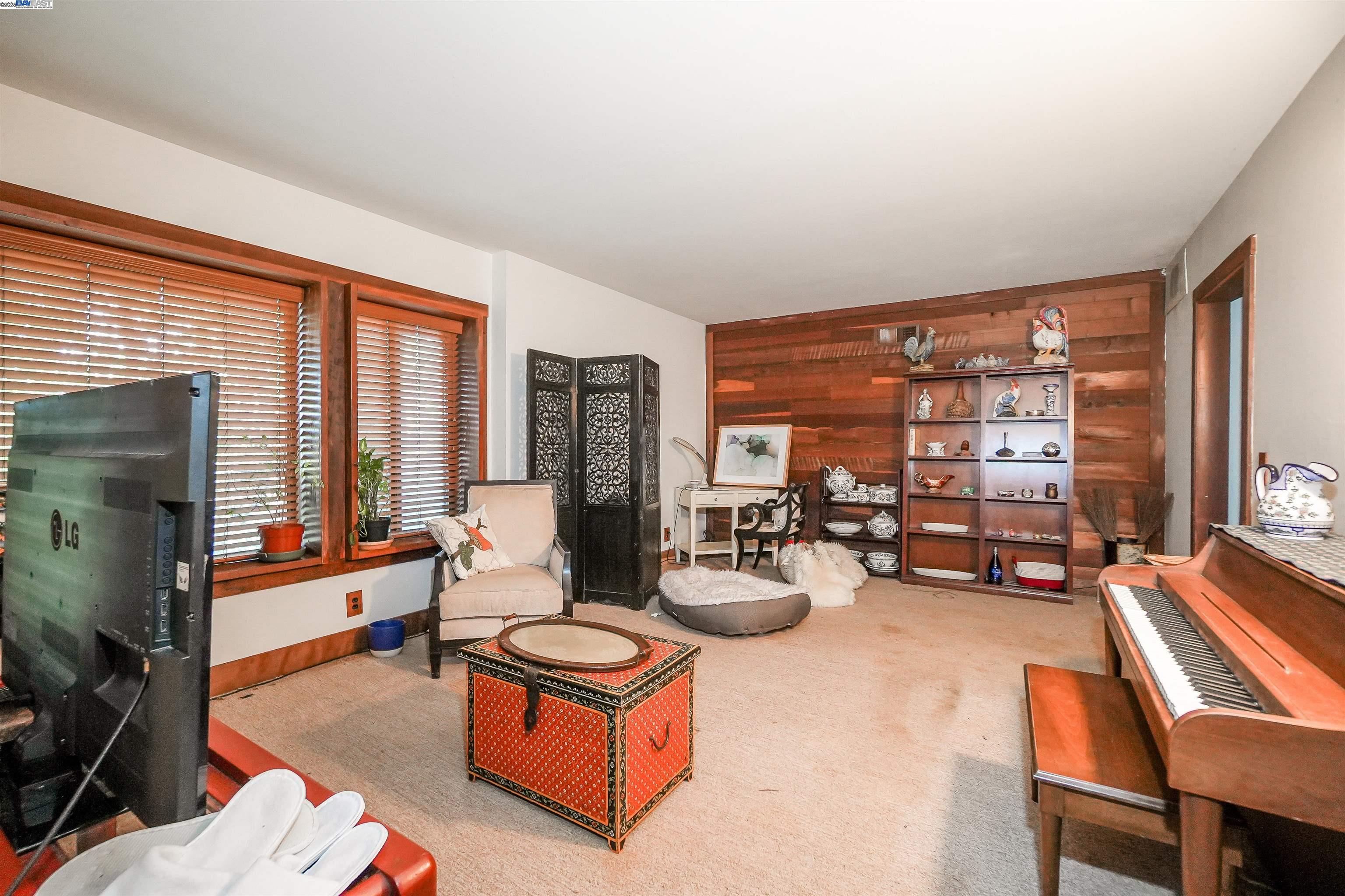 Detail Gallery Image 29 of 58 For 21 Red Rock Way, San Rafael,  CA 94903-3840 - 3 Beds | 2/1 Baths