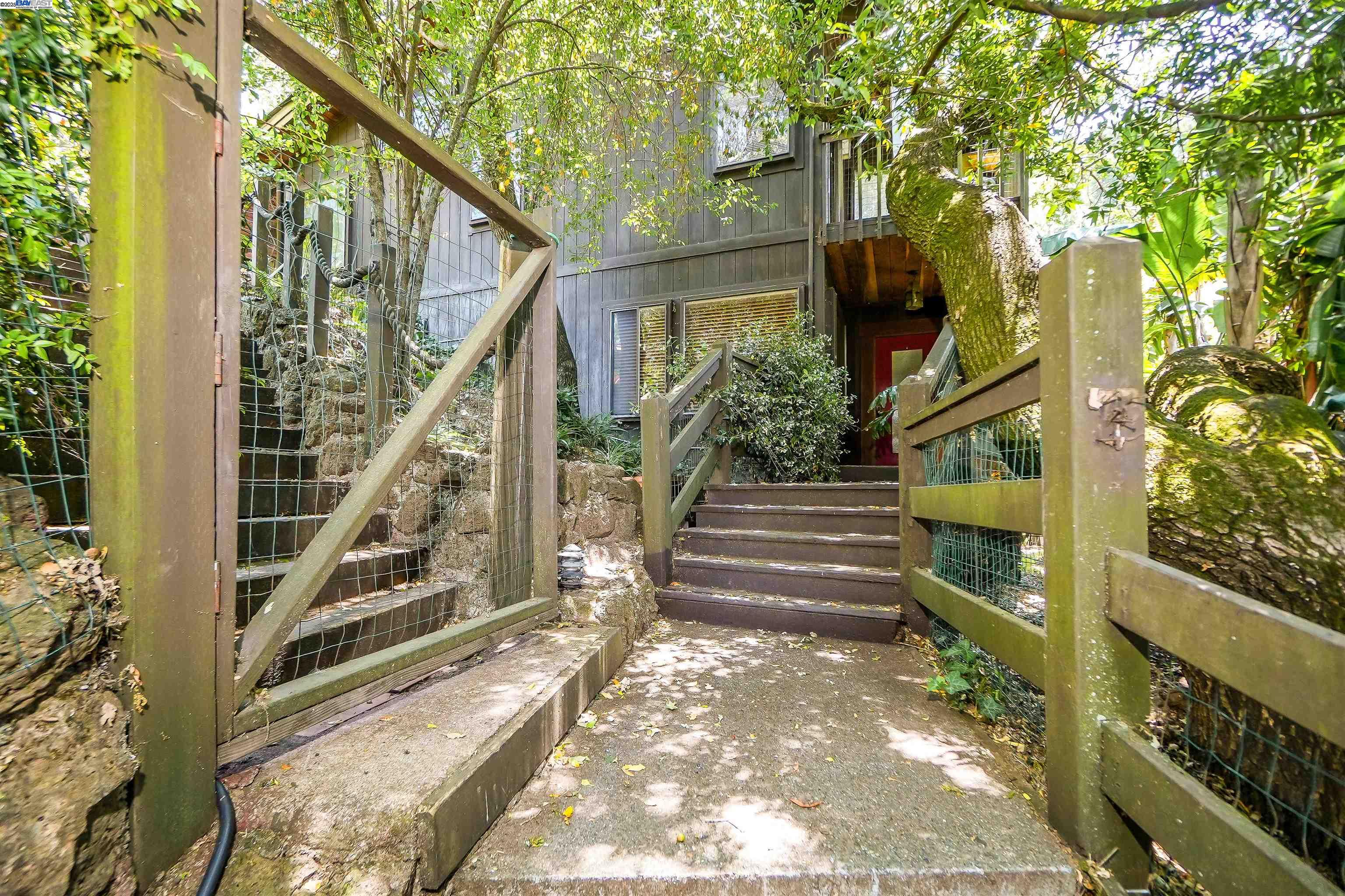 Detail Gallery Image 35 of 58 For 21 Red Rock Way, San Rafael,  CA 94903-3840 - 3 Beds | 2/1 Baths