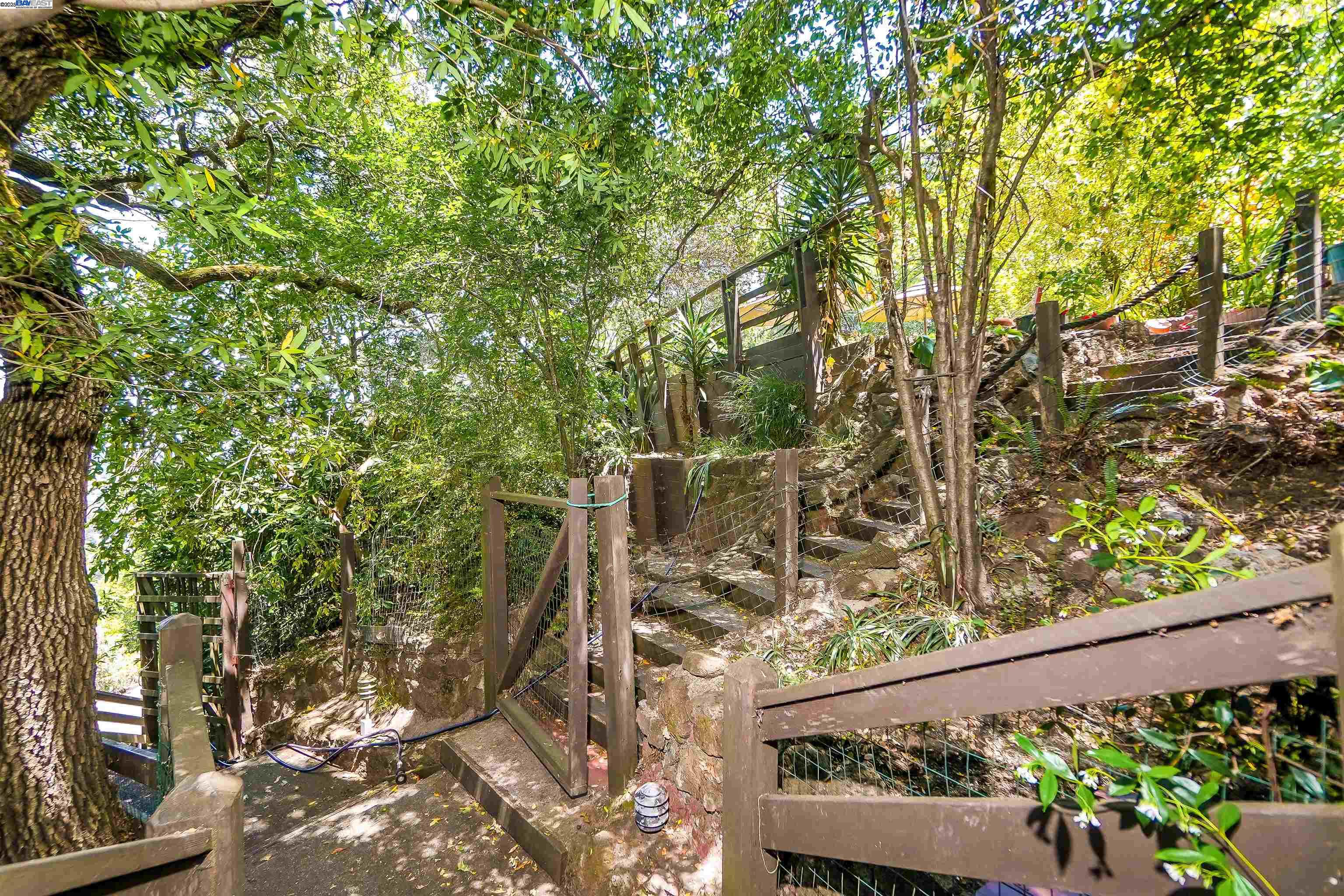 Detail Gallery Image 37 of 58 For 21 Red Rock Way, San Rafael,  CA 94903-3840 - 3 Beds | 2/1 Baths