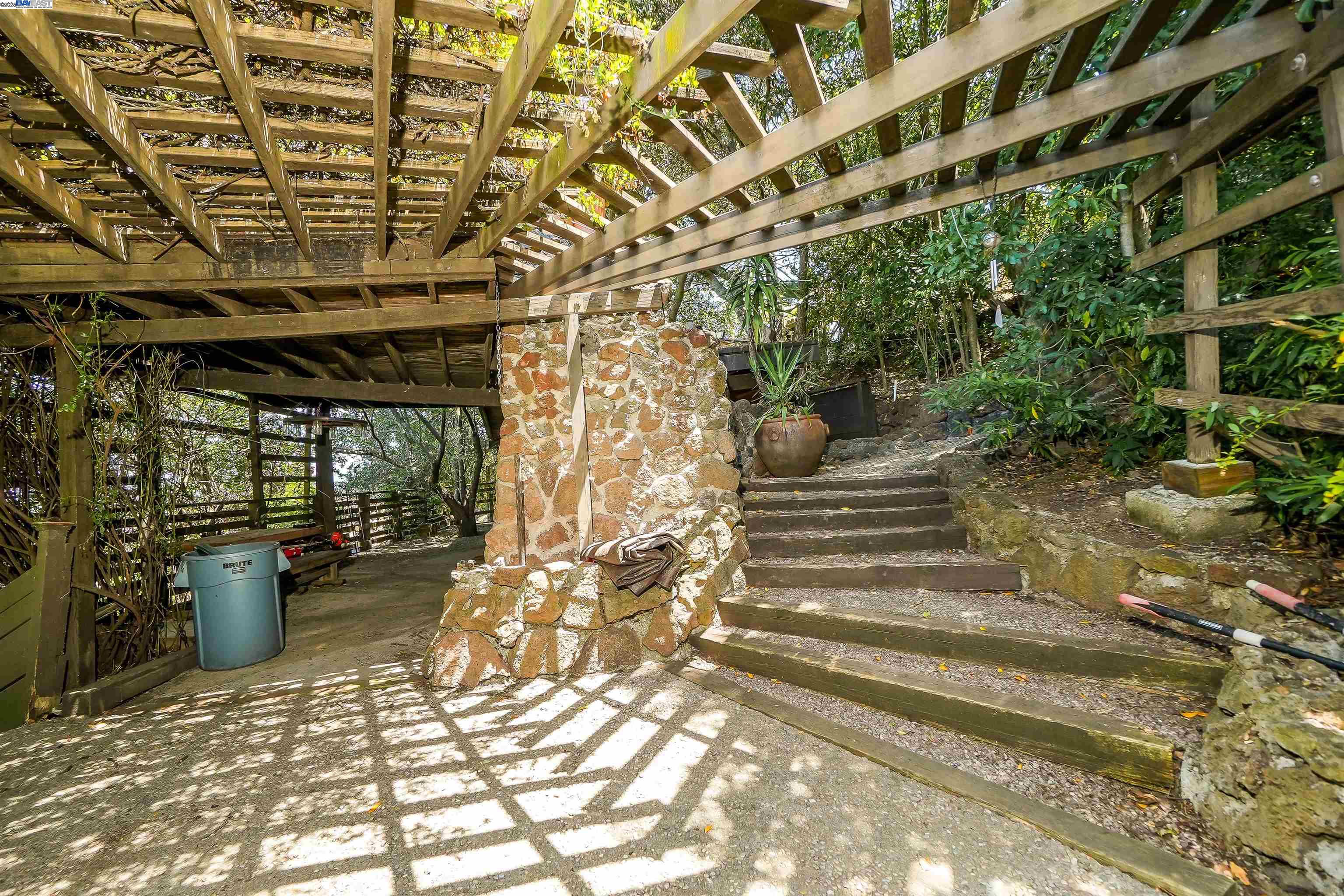 Detail Gallery Image 52 of 58 For 21 Red Rock Way, San Rafael,  CA 94903-3840 - 3 Beds | 2/1 Baths