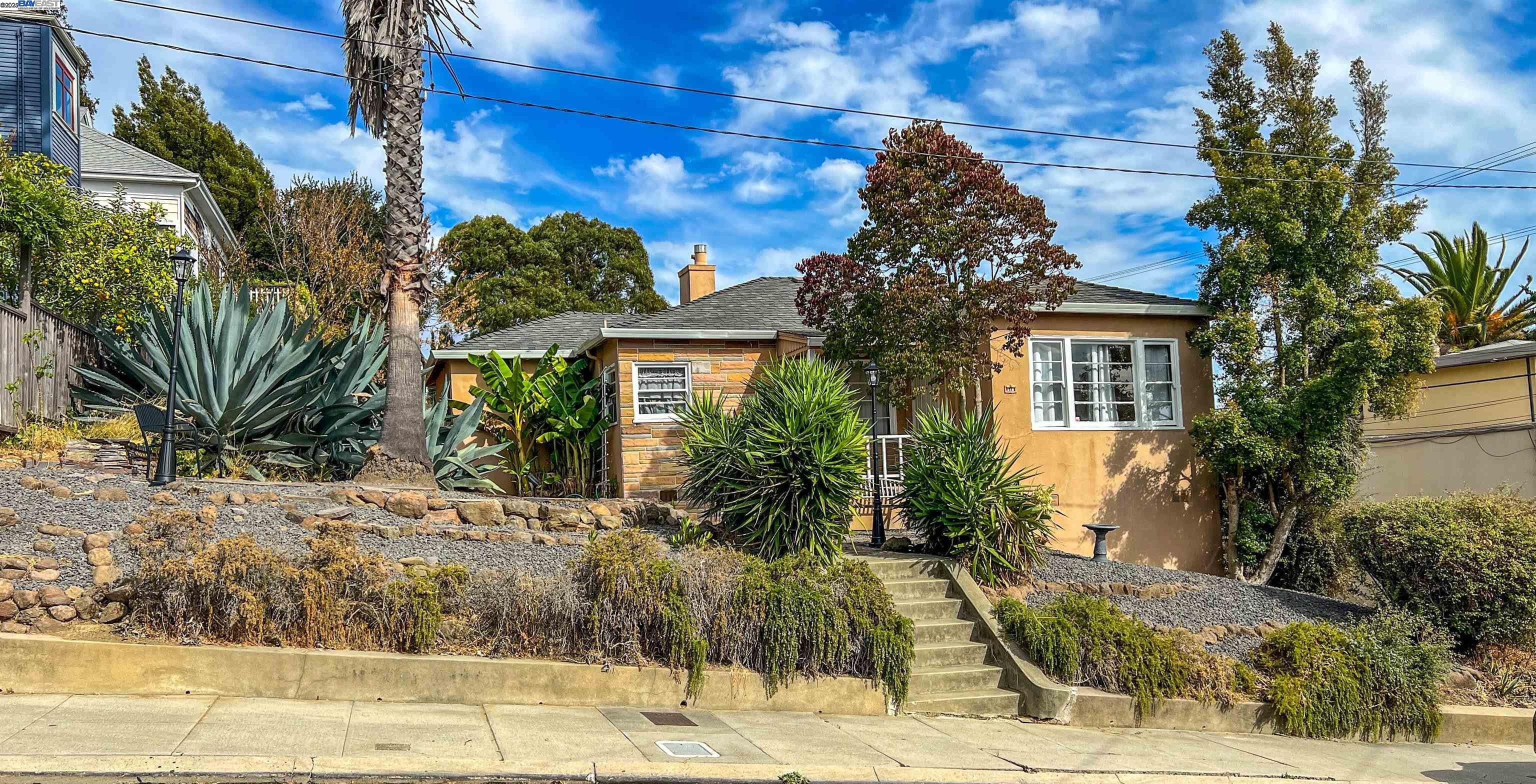 Detail Gallery Image 1 of 24 For 518 Branciforte St, Vallejo,  CA 94590 - 2 Beds | 1/1 Baths