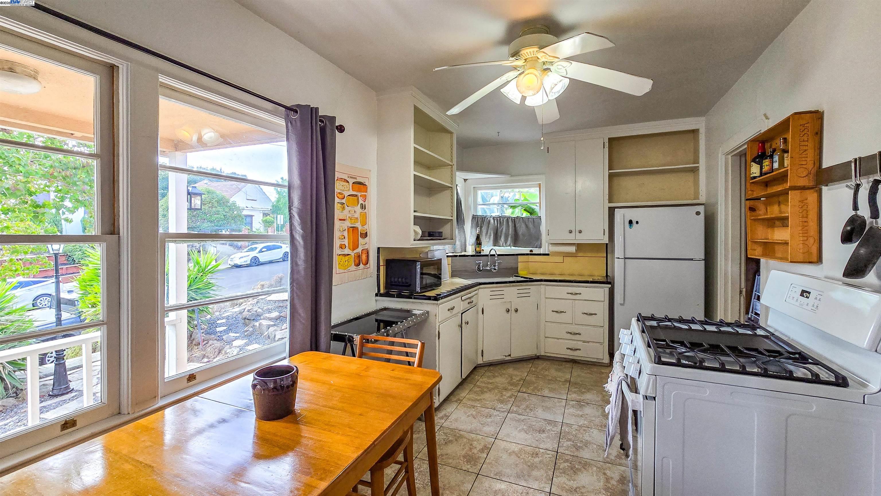 Detail Gallery Image 6 of 24 For 518 Branciforte St, Vallejo,  CA 94590 - 2 Beds | 1/1 Baths