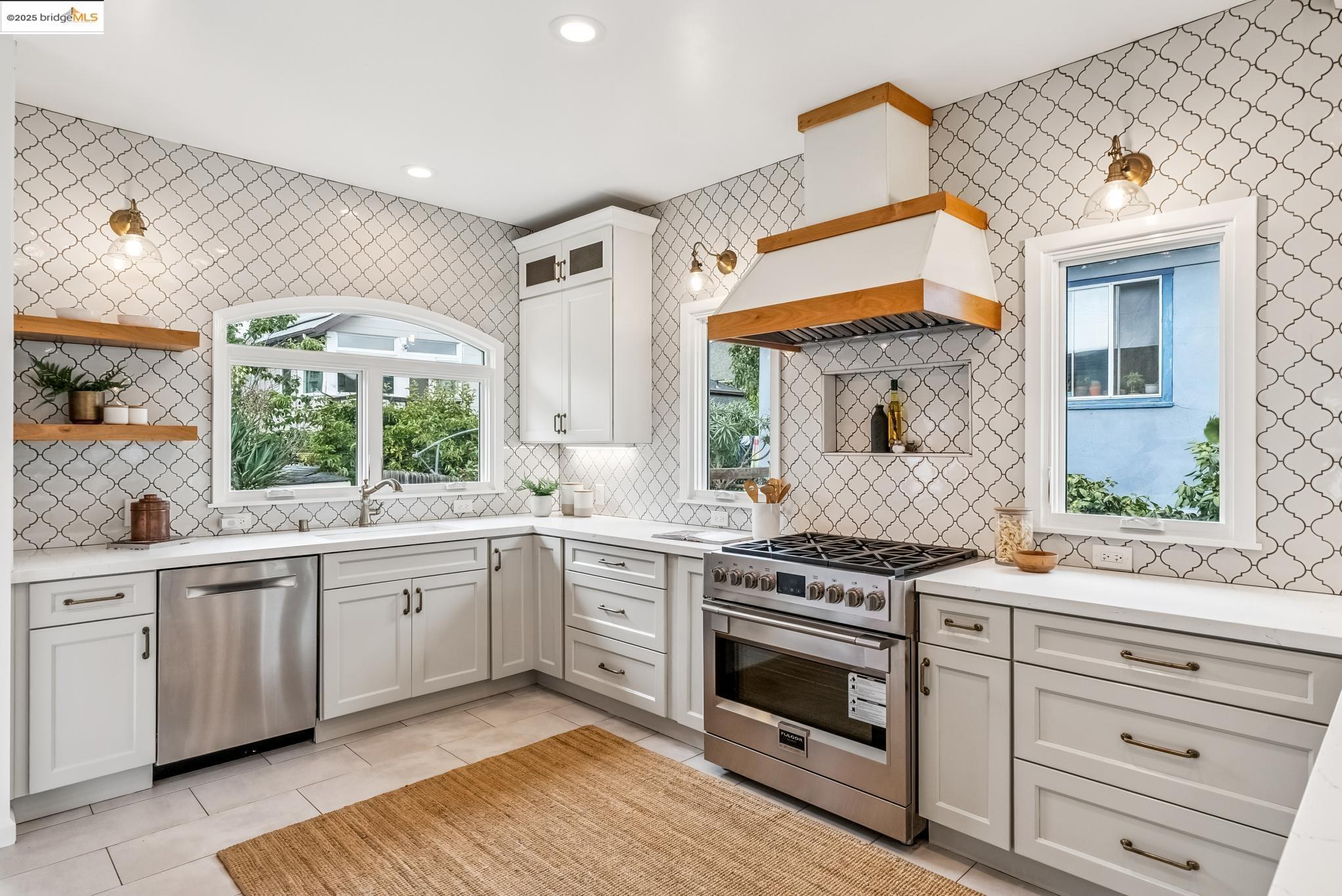Detail Gallery Image 15 of 37 For 678 65th St, Oakland,  CA 94609 - 3 Beds | 2 Baths