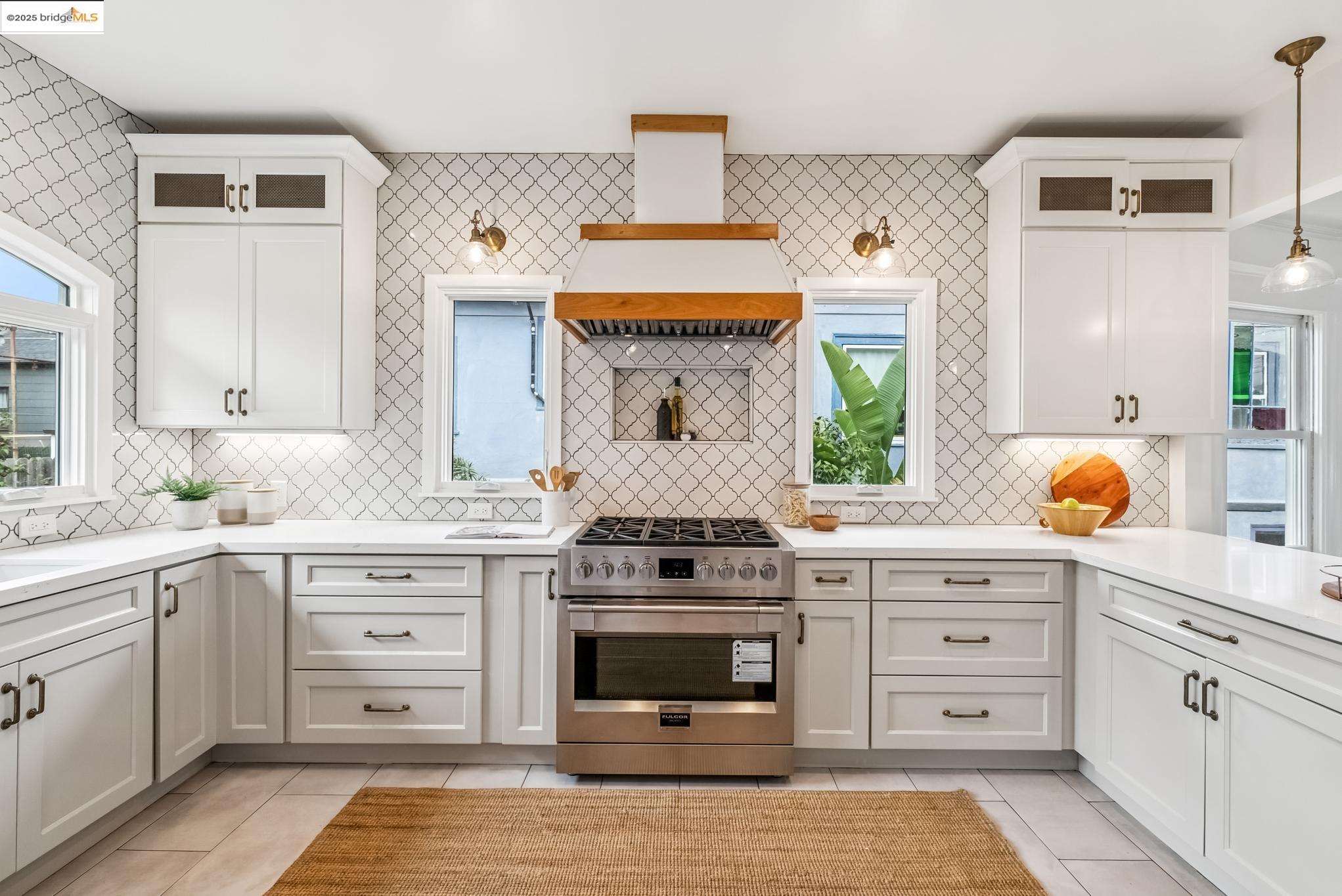 Detail Gallery Image 16 of 37 For 678 65th St, Oakland,  CA 94609 - 3 Beds | 2 Baths