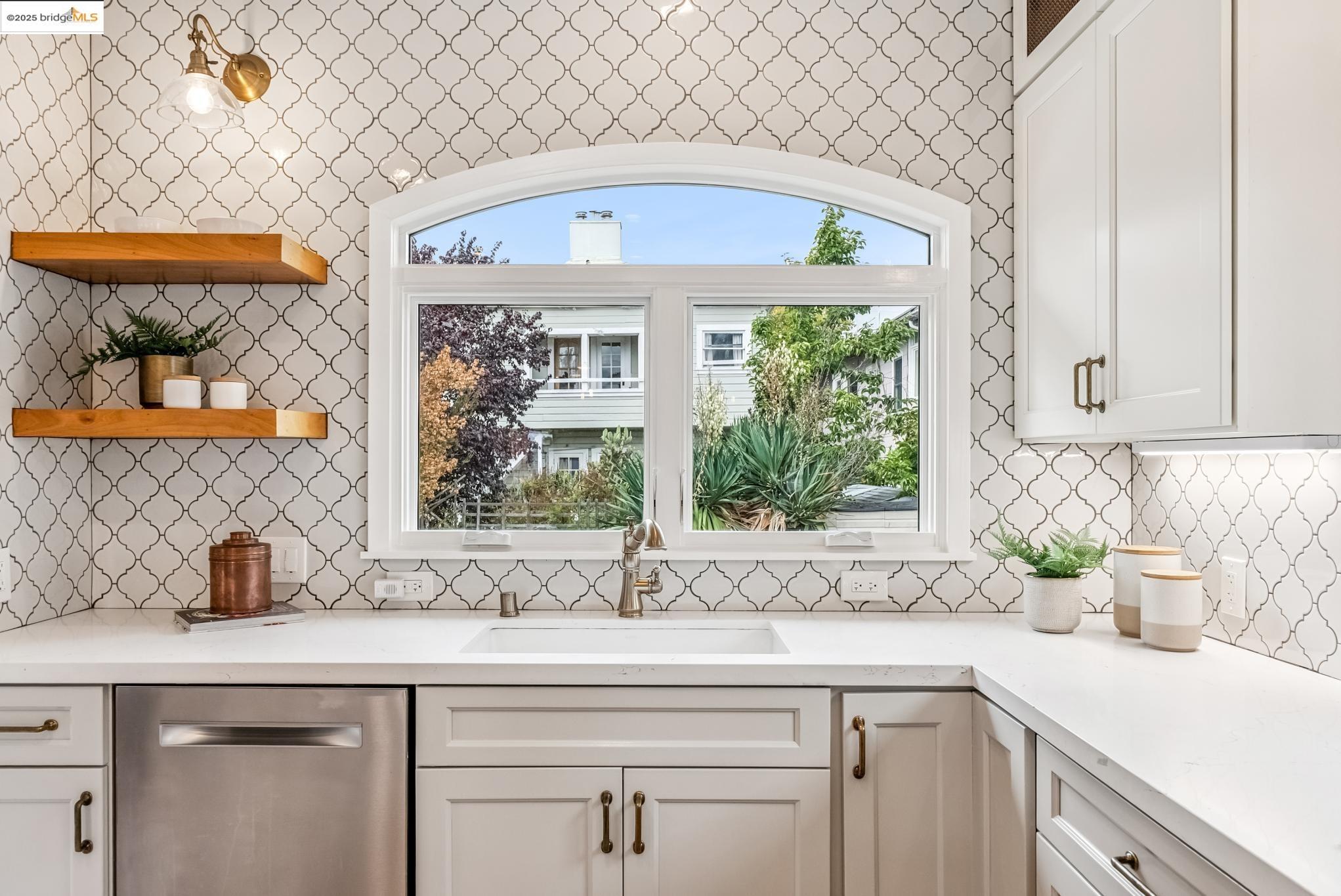 Detail Gallery Image 19 of 37 For 678 65th St, Oakland,  CA 94609 - 3 Beds | 2 Baths