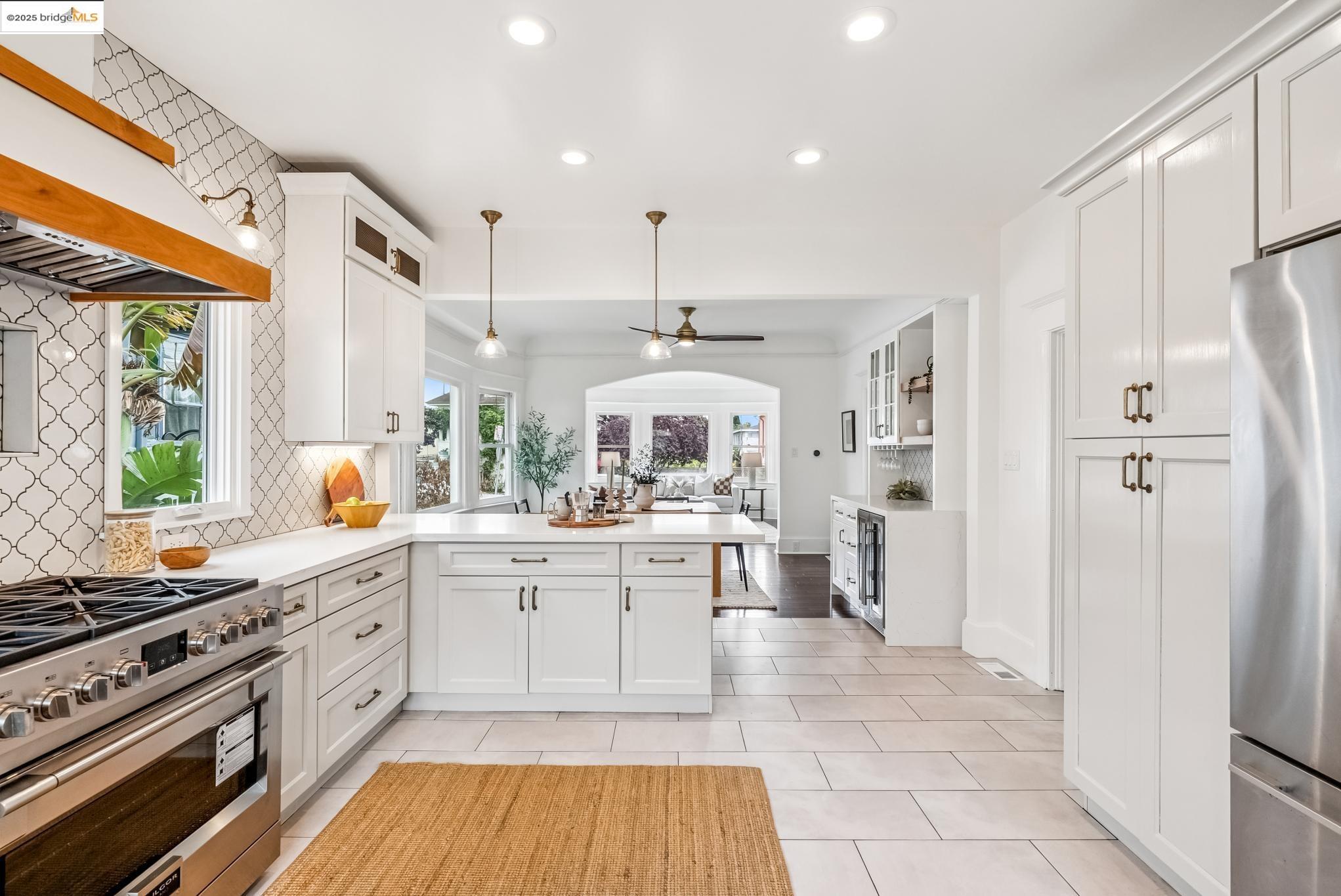 Detail Gallery Image 20 of 37 For 678 65th St, Oakland,  CA 94609 - 3 Beds | 2 Baths