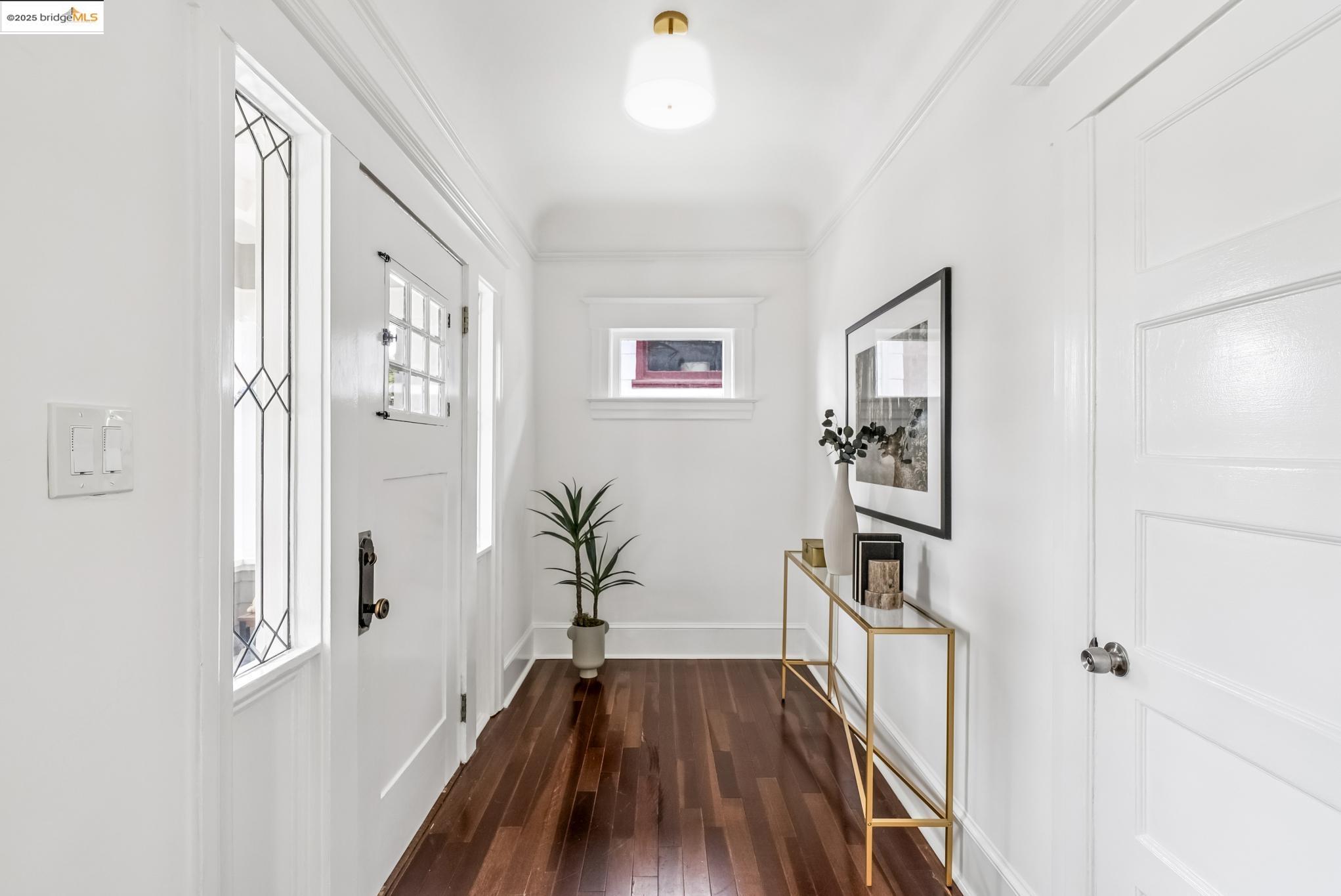 Detail Gallery Image 5 of 37 For 678 65th St, Oakland,  CA 94609 - 3 Beds | 2 Baths