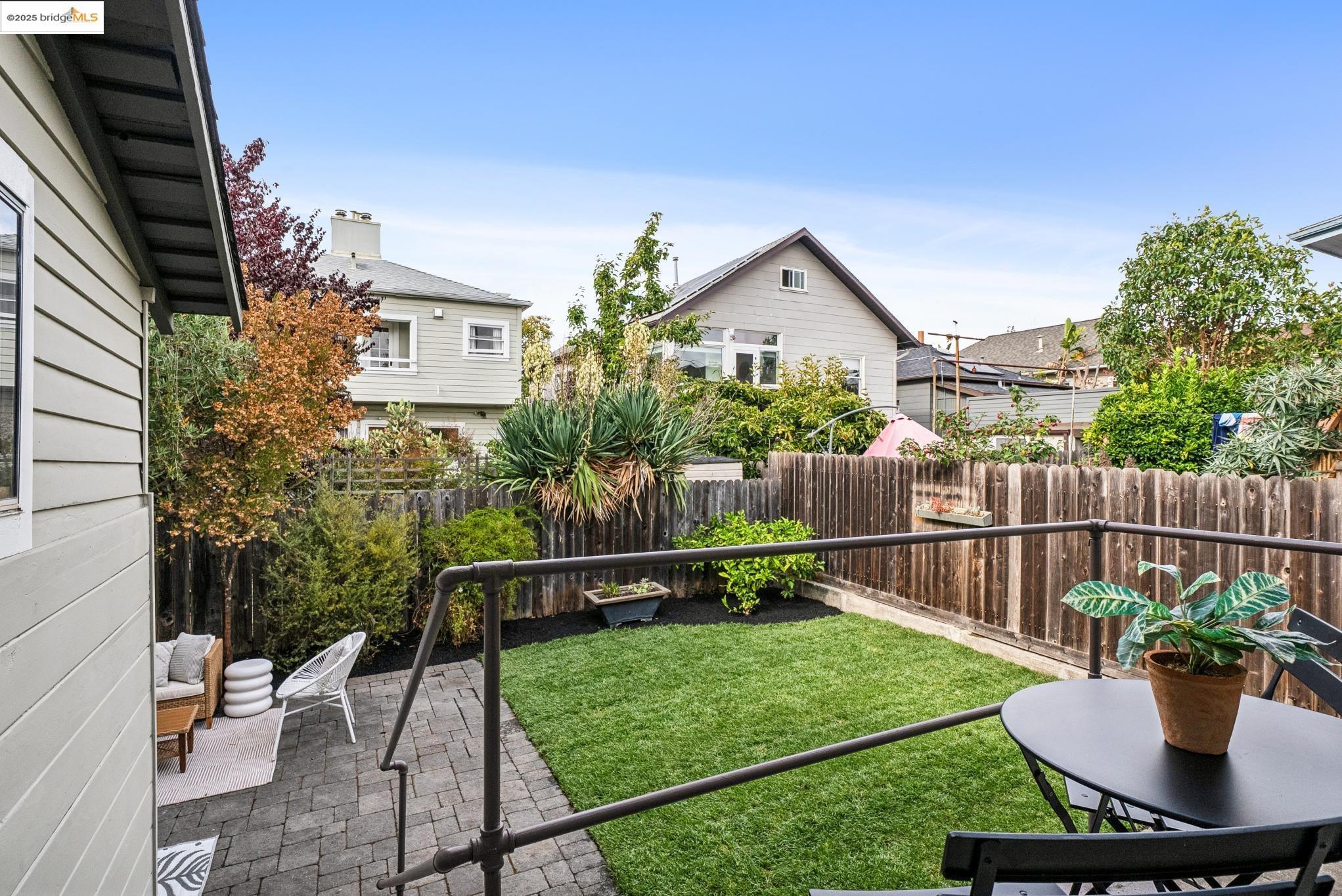 Detail Gallery Image 30 of 37 For 678 65th St, Oakland,  CA 94609 - 3 Beds | 2 Baths