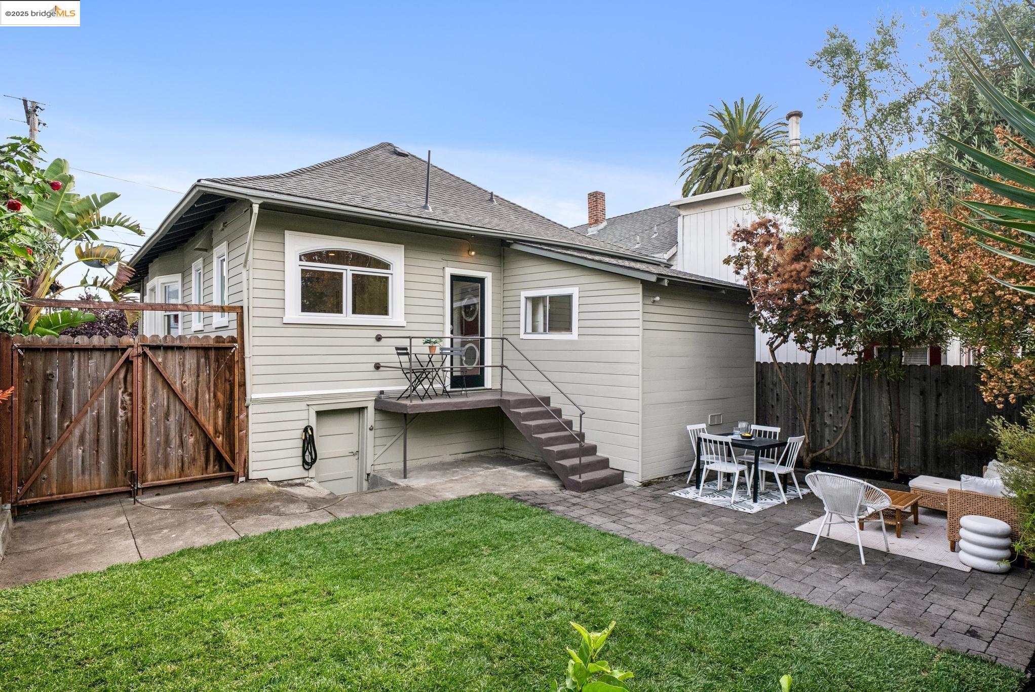 Detail Gallery Image 31 of 37 For 678 65th St, Oakland,  CA 94609 - 3 Beds | 2 Baths
