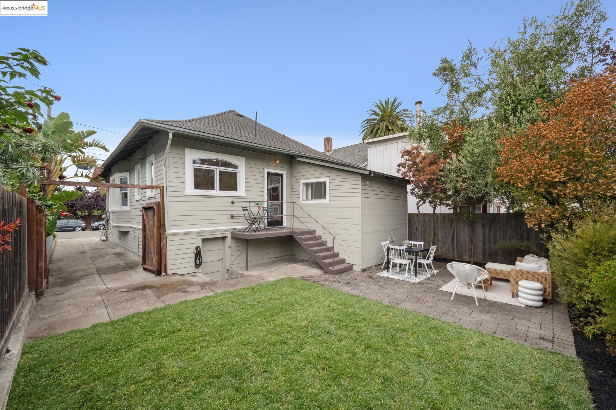 Detail Gallery Image 32 of 37 For 678 65th St, Oakland,  CA 94609 - 3 Beds | 2 Baths