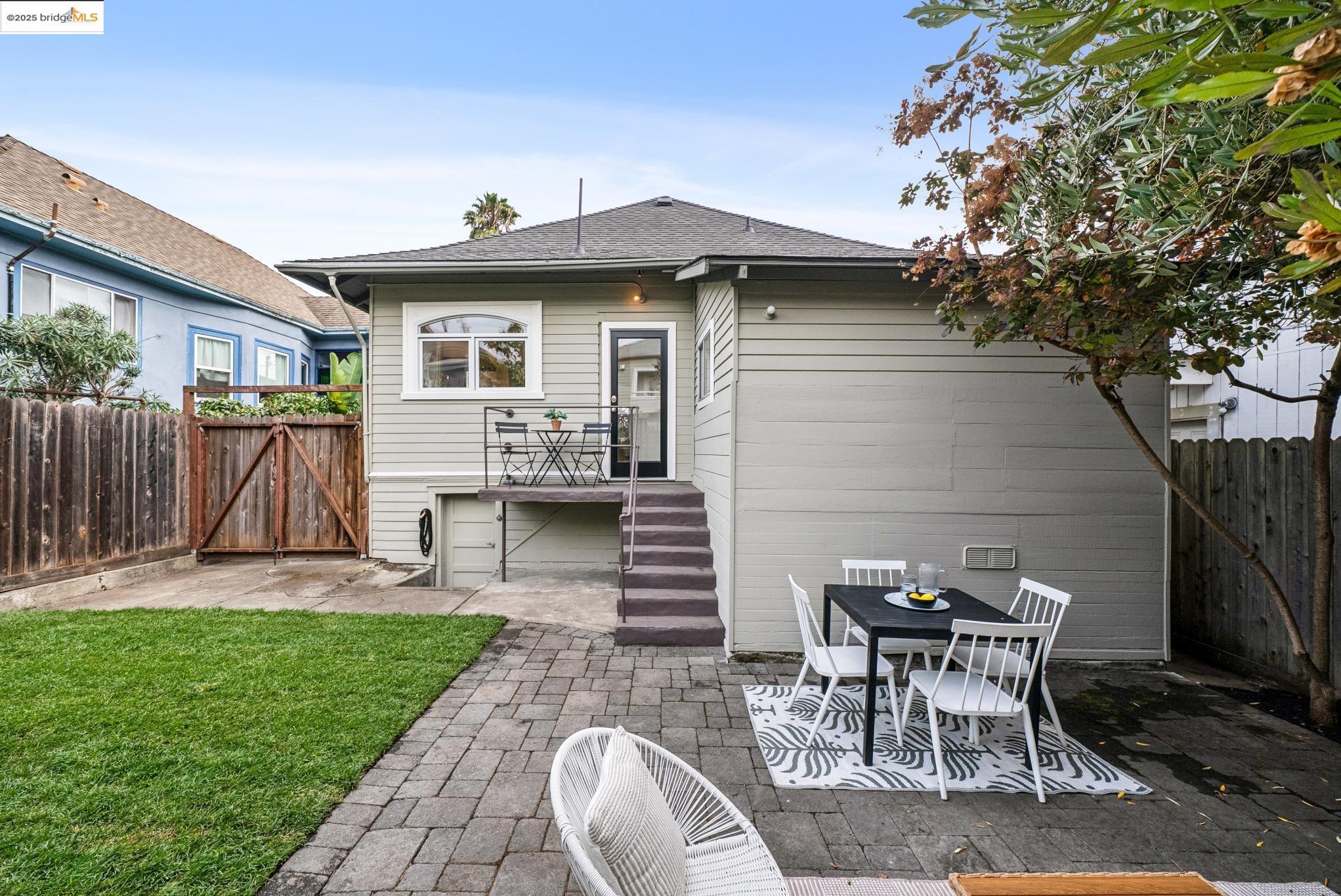 Detail Gallery Image 36 of 37 For 678 65th St, Oakland,  CA 94609 - 3 Beds | 2 Baths