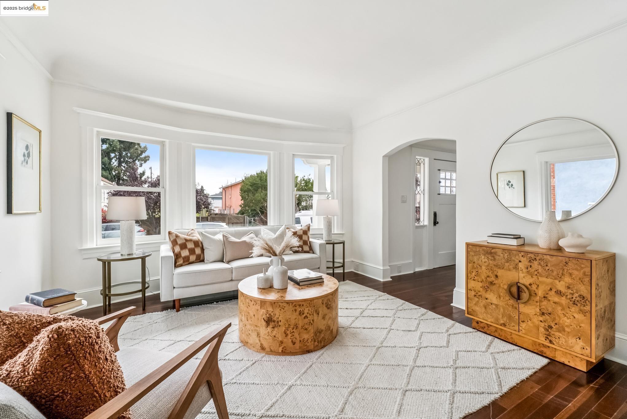 Detail Gallery Image 9 of 37 For 678 65th St, Oakland,  CA 94609 - 3 Beds | 2 Baths