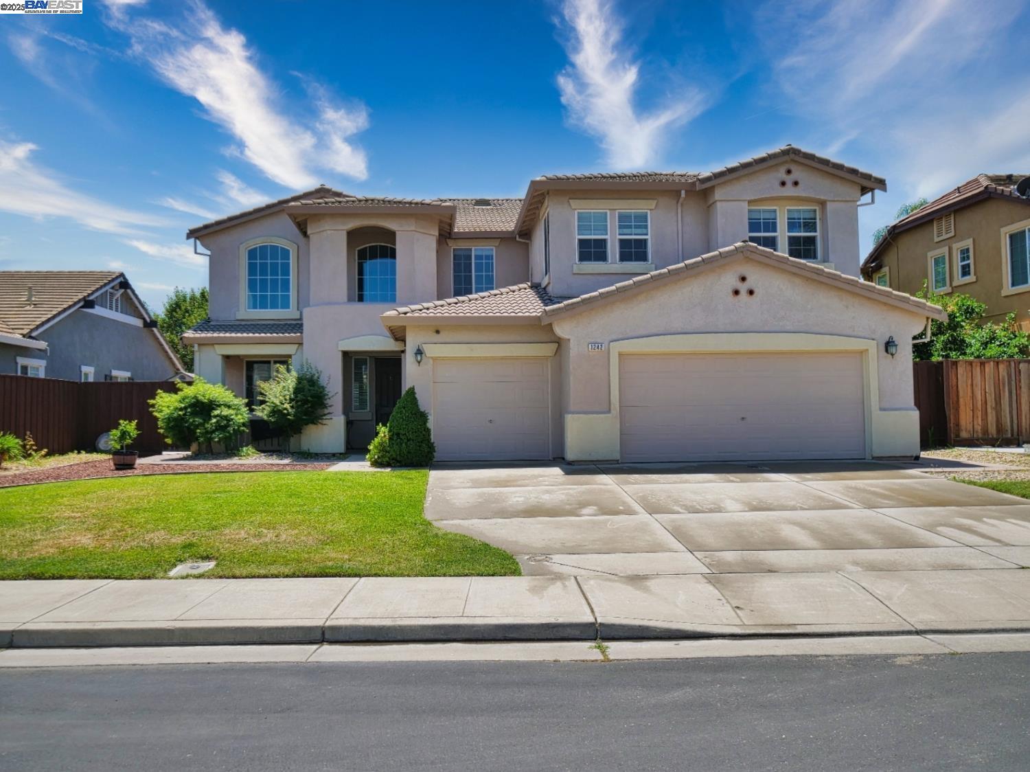Detail Gallery Image 1 of 29 For 1242 Tulloch Dr, Tracy,  CA 95304 - 5 Beds | 3 Baths