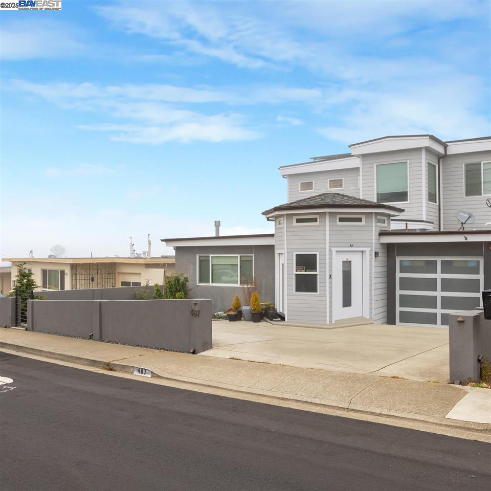 Detail Gallery Image 1 of 20 For 487 Manor Dr, Pacifica,  CA 94044 - 3 Beds | 4 Baths