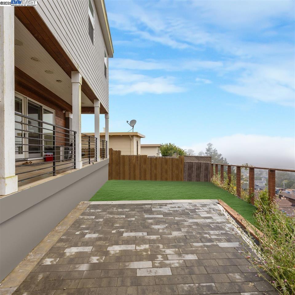 Detail Gallery Image 11 of 20 For 487 Manor Dr, Pacifica,  CA 94044 - 3 Beds | 4 Baths