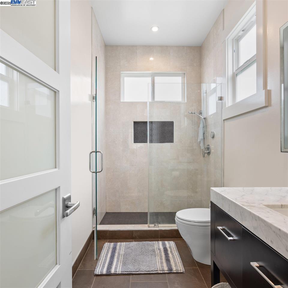 Detail Gallery Image 15 of 20 For 487 Manor Dr, Pacifica,  CA 94044 - 3 Beds | 4 Baths