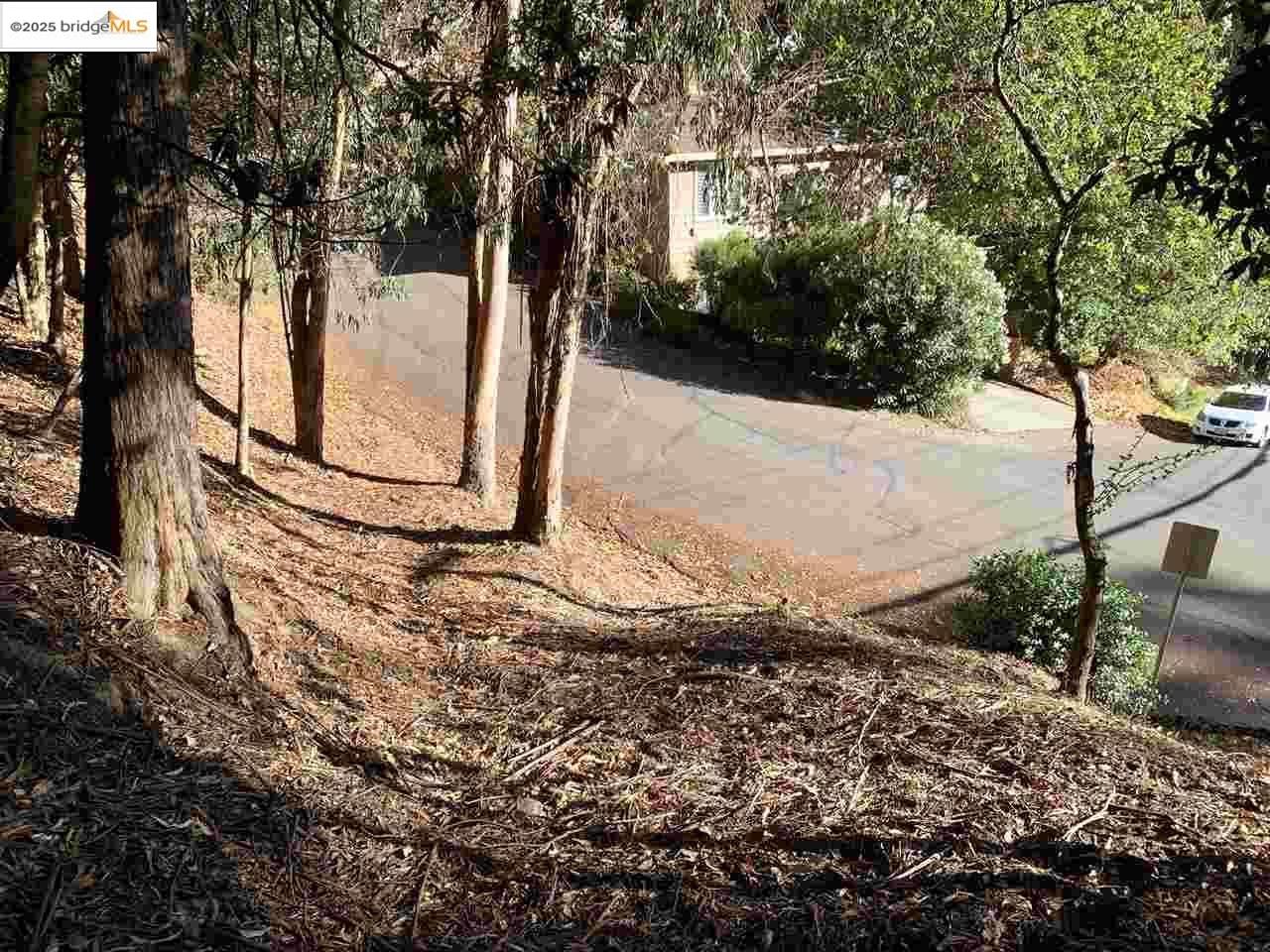 Detail Gallery Image 10 of 11 For 6698 Moore Dr, Oakland,  CA 94611 - – Beds | – Baths