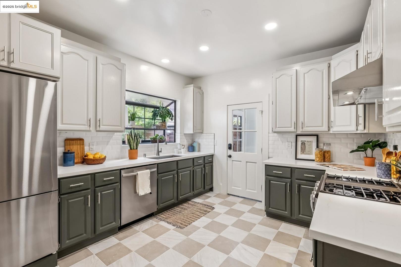 Detail Gallery Image 11 of 54 For 1936 Berryman St, Berkeley,  CA 94709 - – Beds | – Baths
