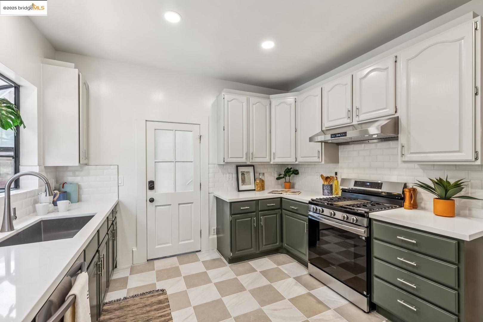 Detail Gallery Image 13 of 54 For 1936 Berryman St, Berkeley,  CA 94709 - – Beds | – Baths